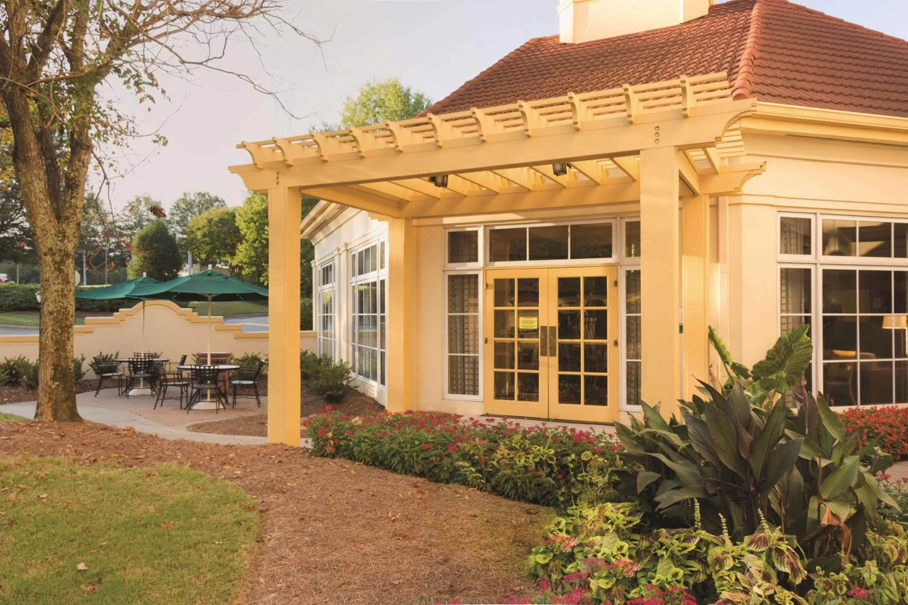 Property building in La Quinta by Wyndham Atlanta Ballpark/Galleria