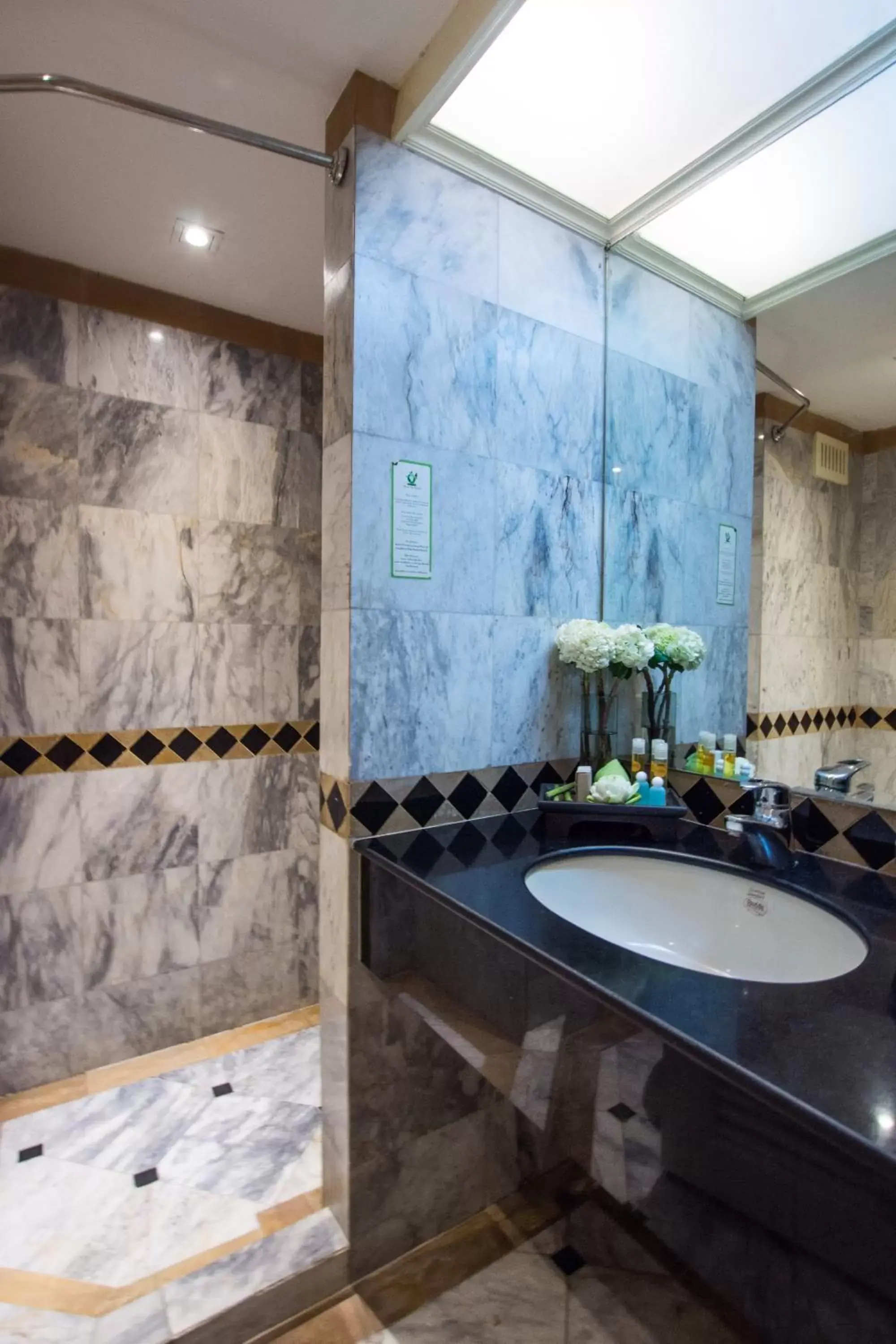 Bathroom in Buddy Lodge, Khaosan Road