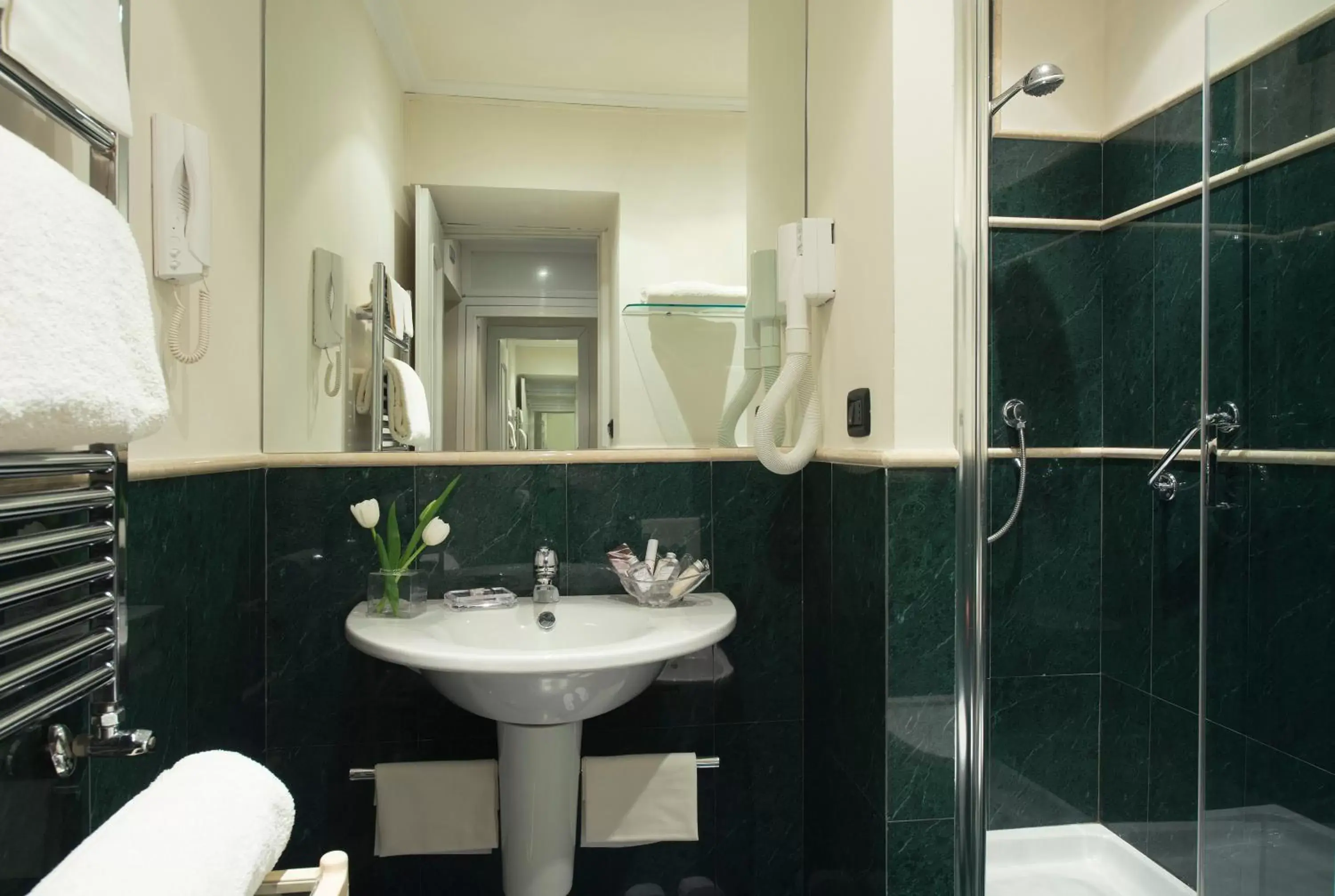Bathroom in Hotel Gregoriana