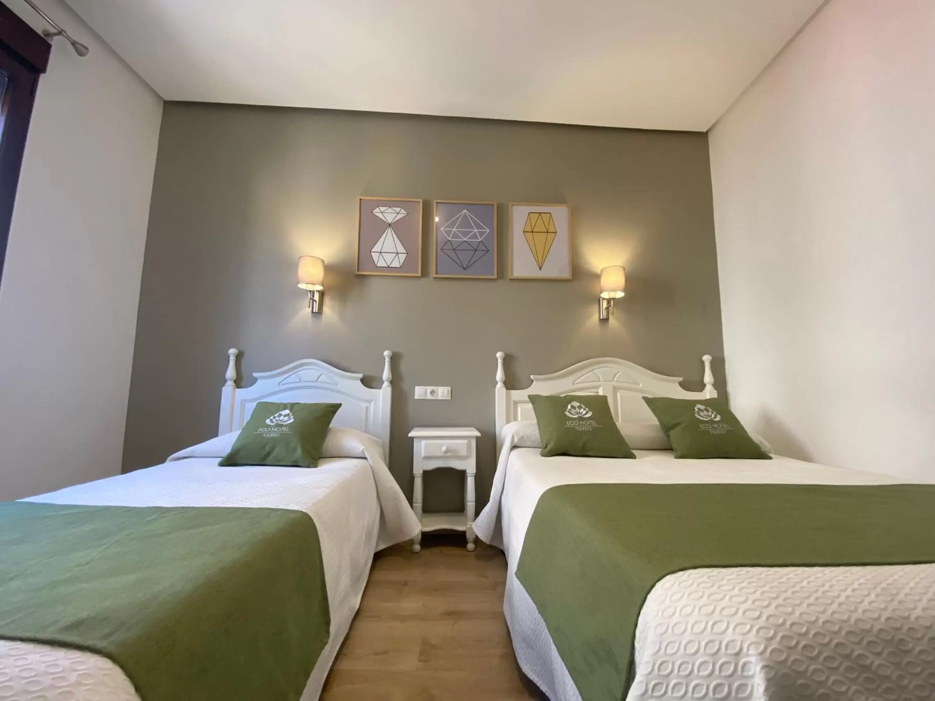 Triple Room with Private Bathroom in Eco Hotel Toledo Triple Room with Private Bathroom in Eco Hotel Toledo