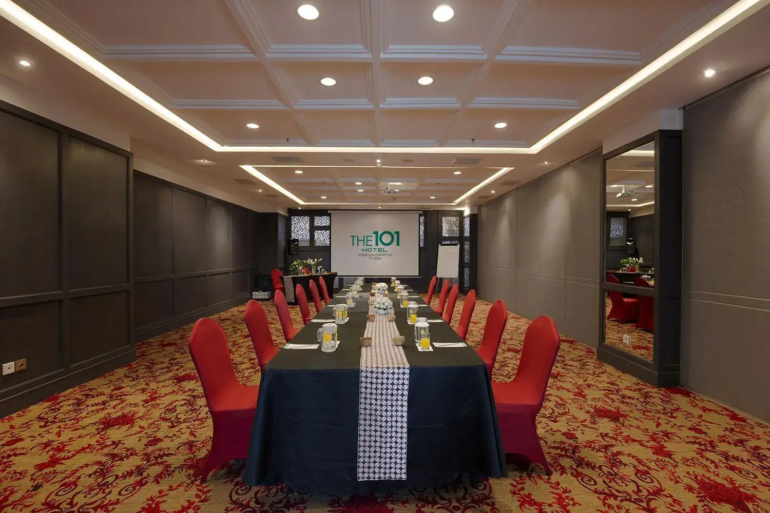 Meeting/conference room in The 1o1 Yogyakarta Tugu Hotel