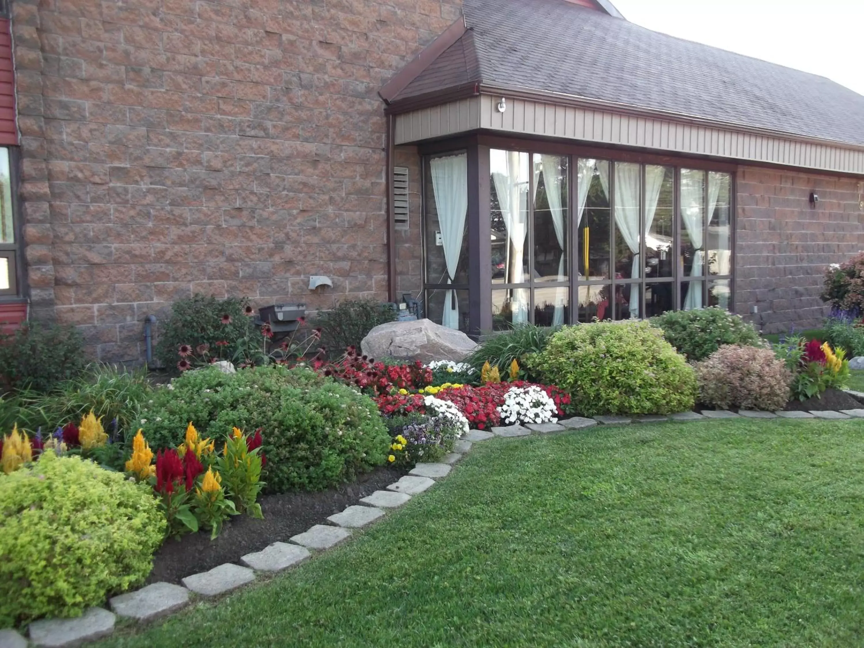 Facade/entrance, Property Building in Travelodge by Wyndham North Bay Lakeshore