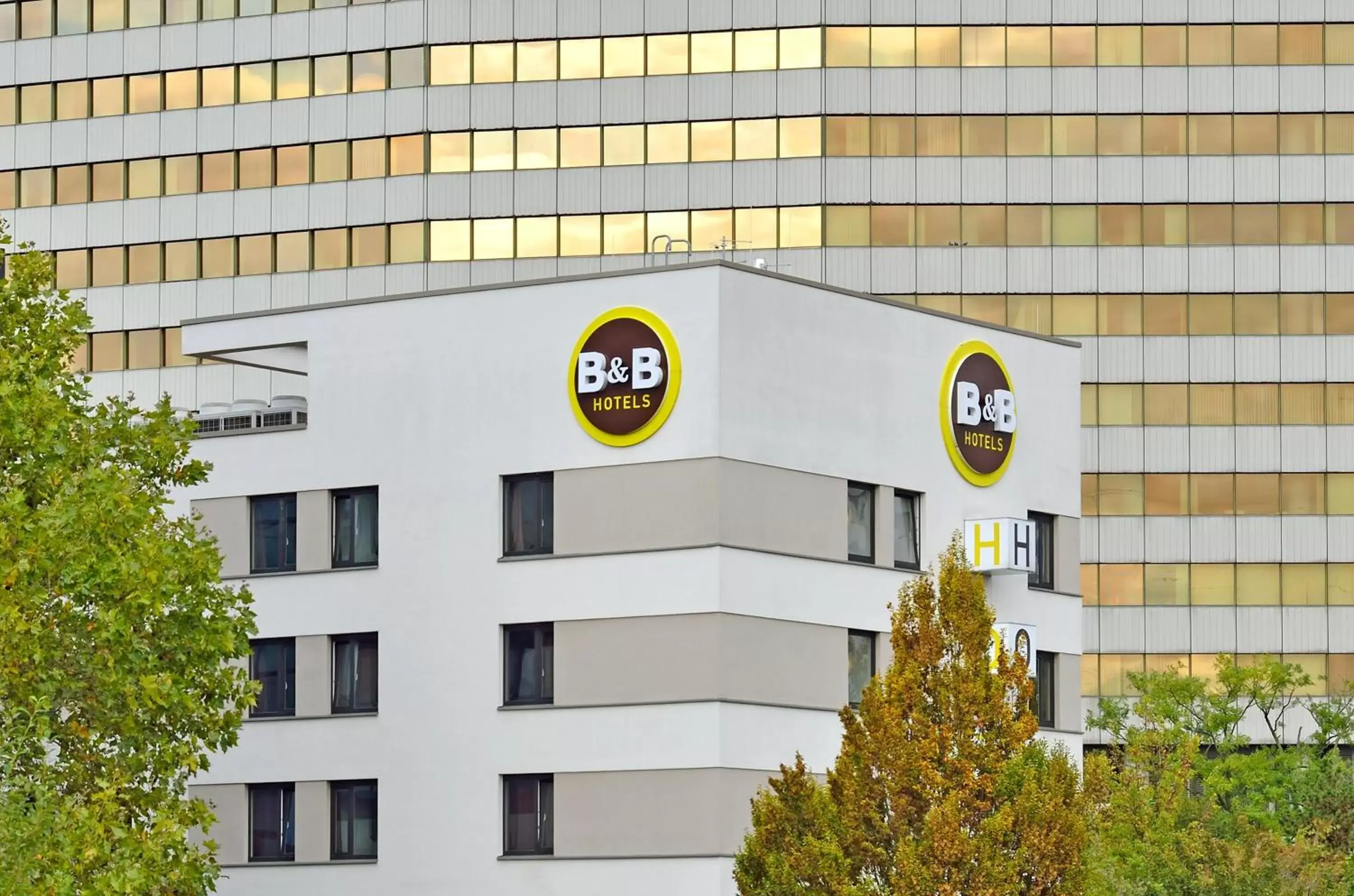 Property Building in B&B Hotel Frankfurt-Messe