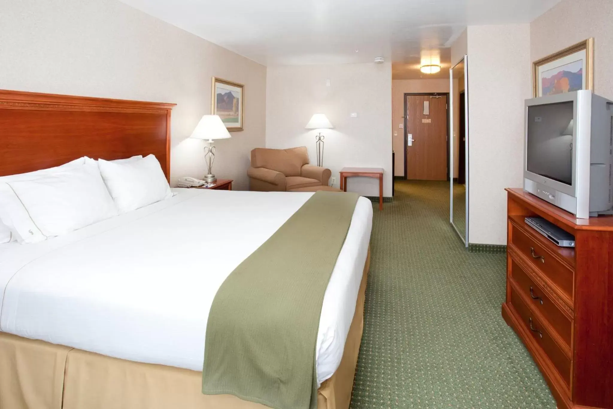 Photo of the whole room, Bed in Holiday Inn Express Hotel & Suites Gunnison, an IHG Hotel