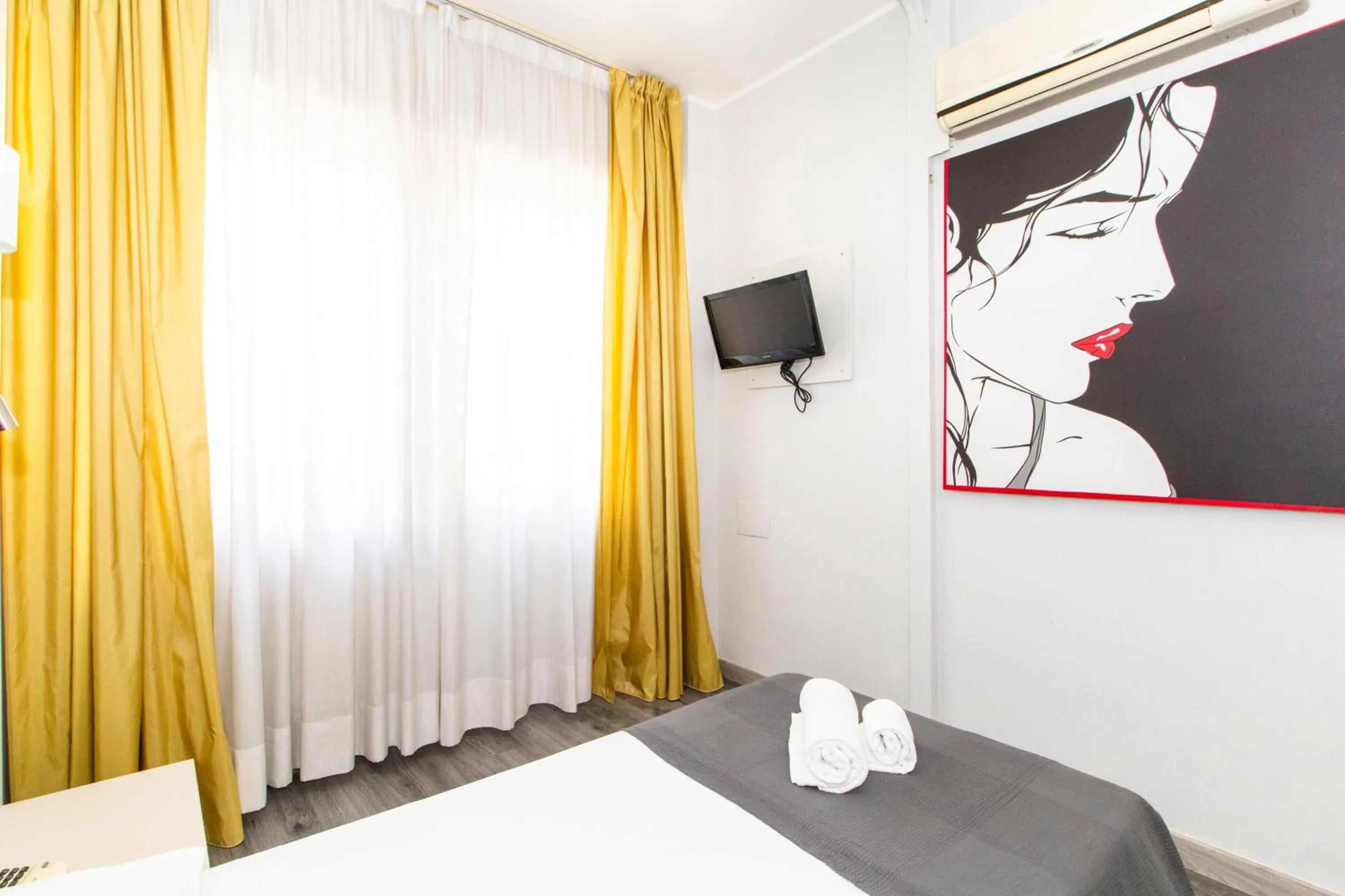 Photo of the whole room, Bed in Hotel Cristallo Torino