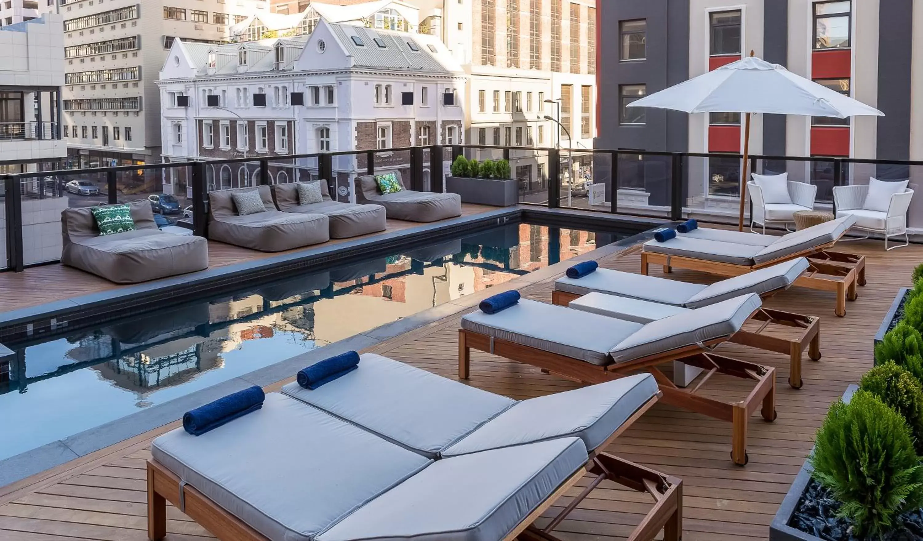 Swimming Pool in Pullman Cape Town City Centre