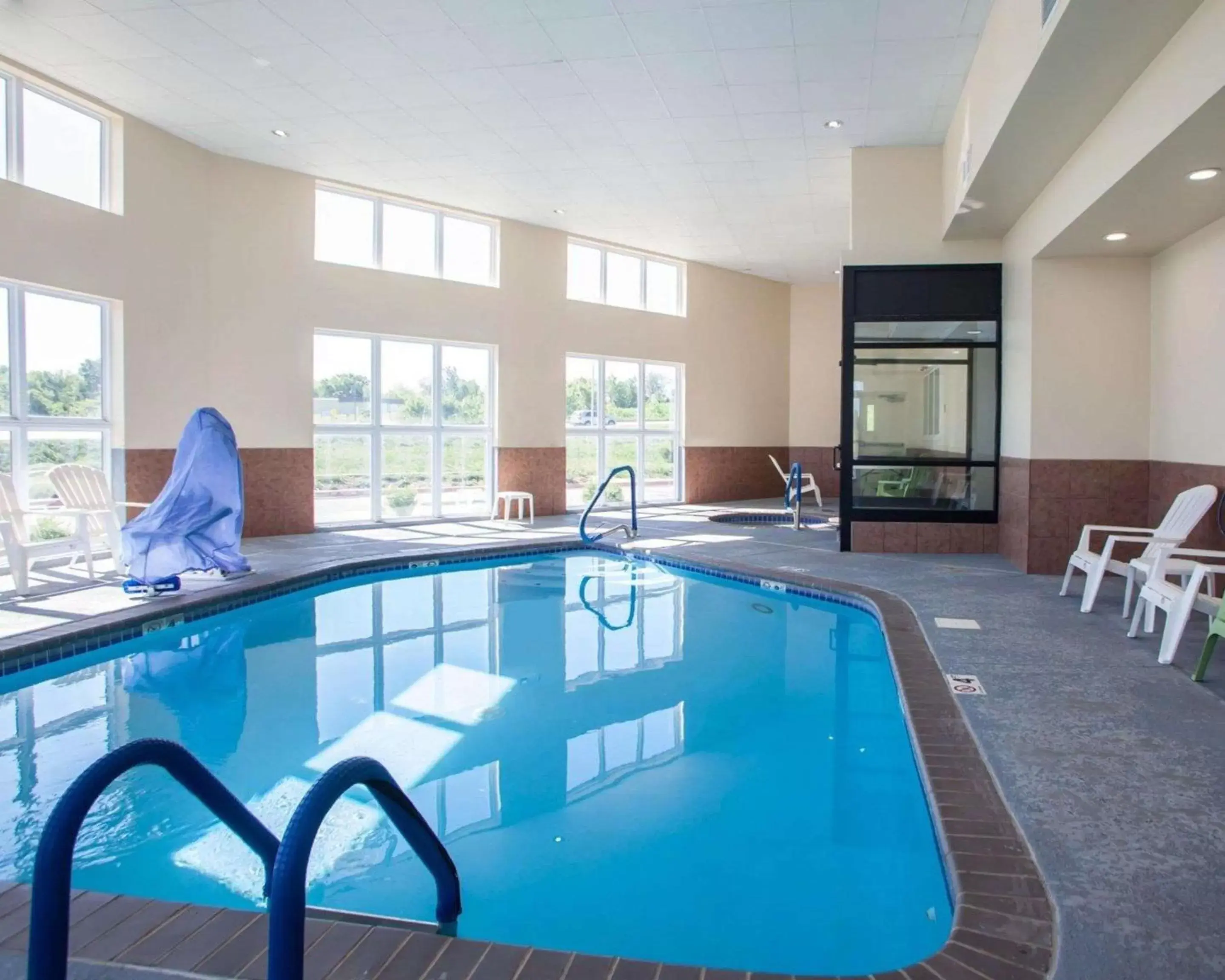 On site, Swimming Pool in Comfort Inn & Suites Harrisonville