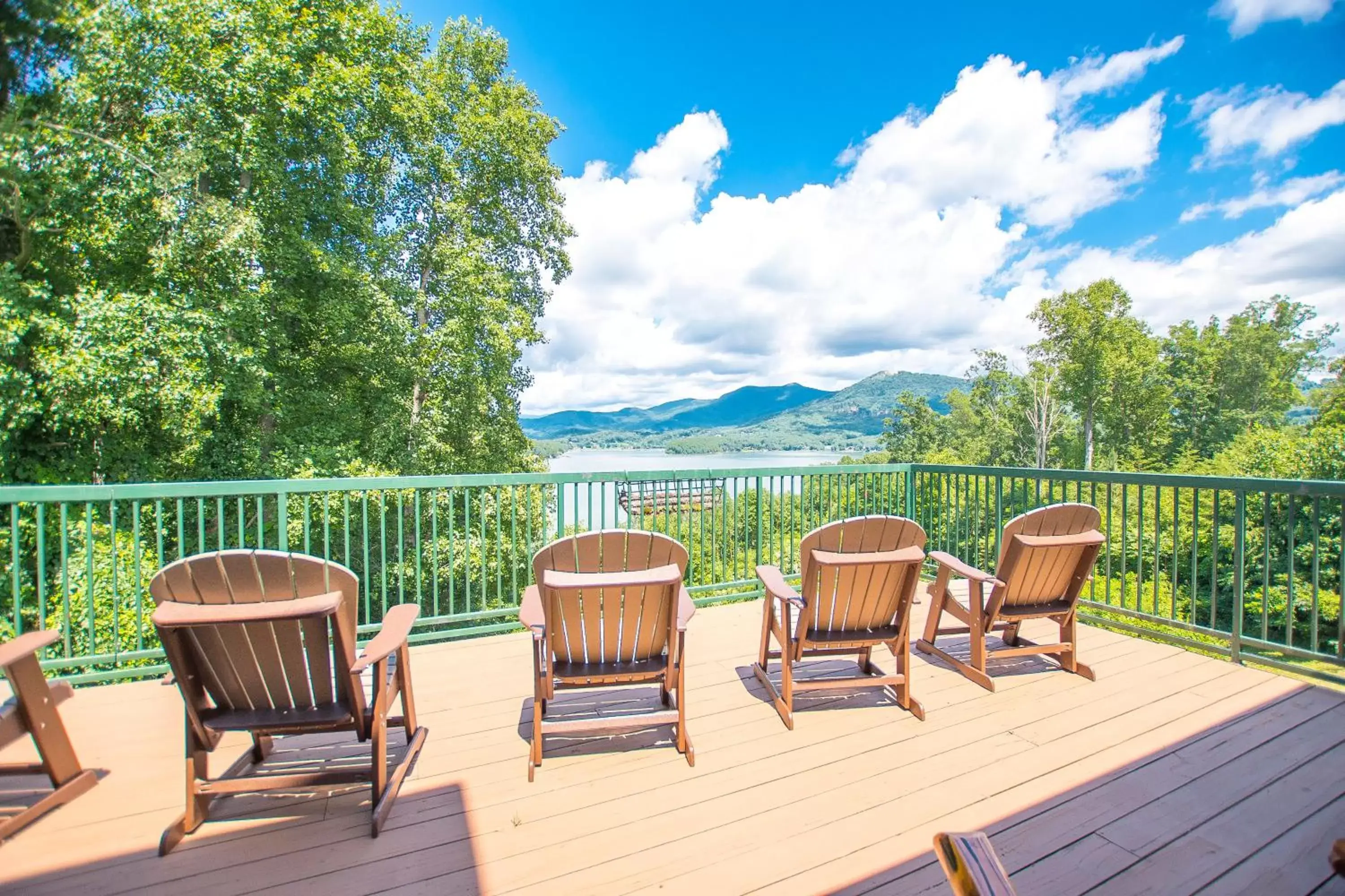 Balcony/Terrace in Lake Chatuge Lodge