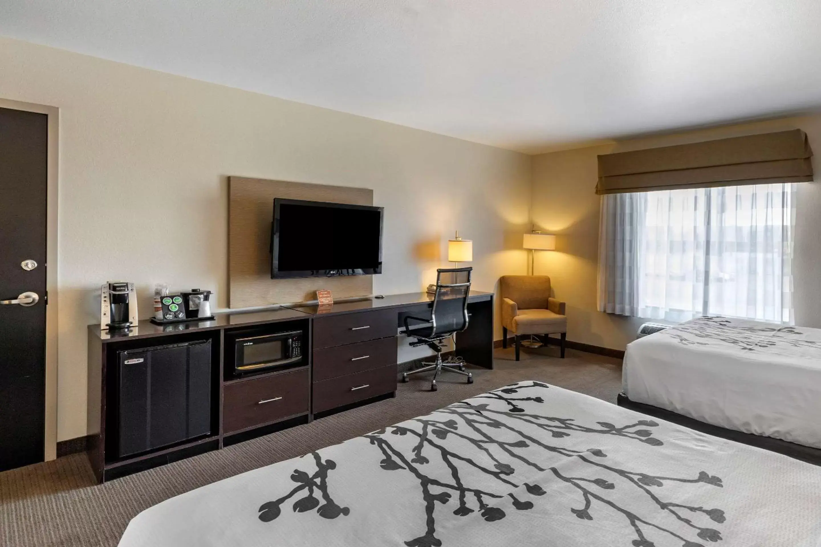 Bedroom, TV/Entertainment Center in Sleep Inn & Suites Miles City