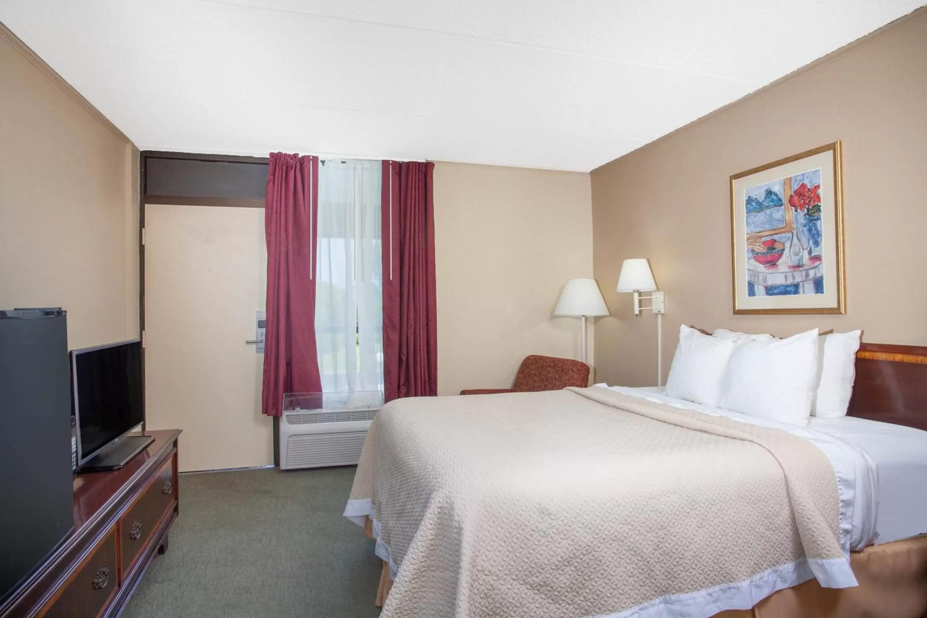 Bed in Days Inn by Wyndham Statesboro