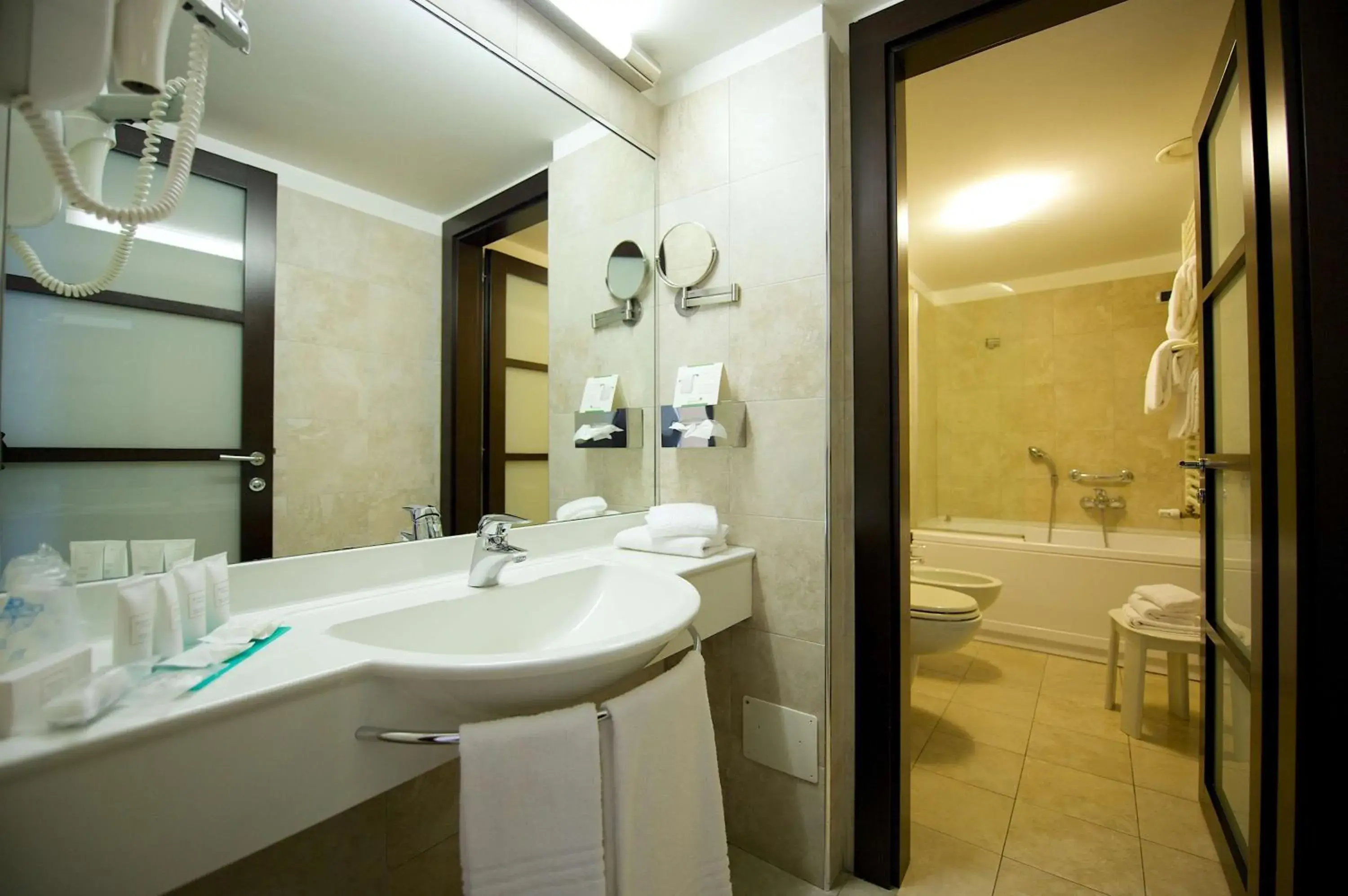 Shower, Bathroom in Best Western Crystal Palace Hotel