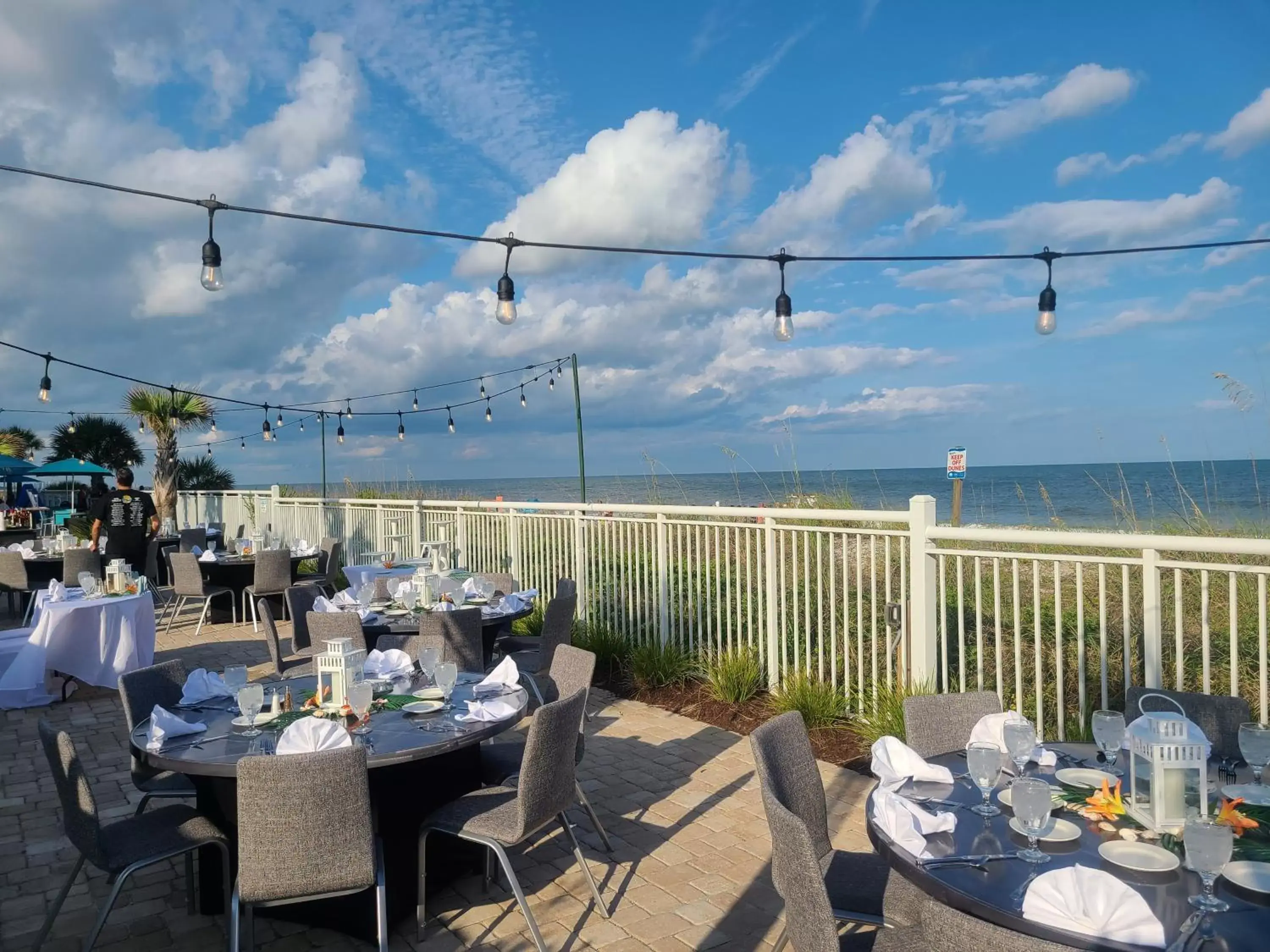 Meeting/conference room, Restaurant/Places to Eat in Holiday Inn Resort Oceanfront at Surfside Beach, an IHG Hotel