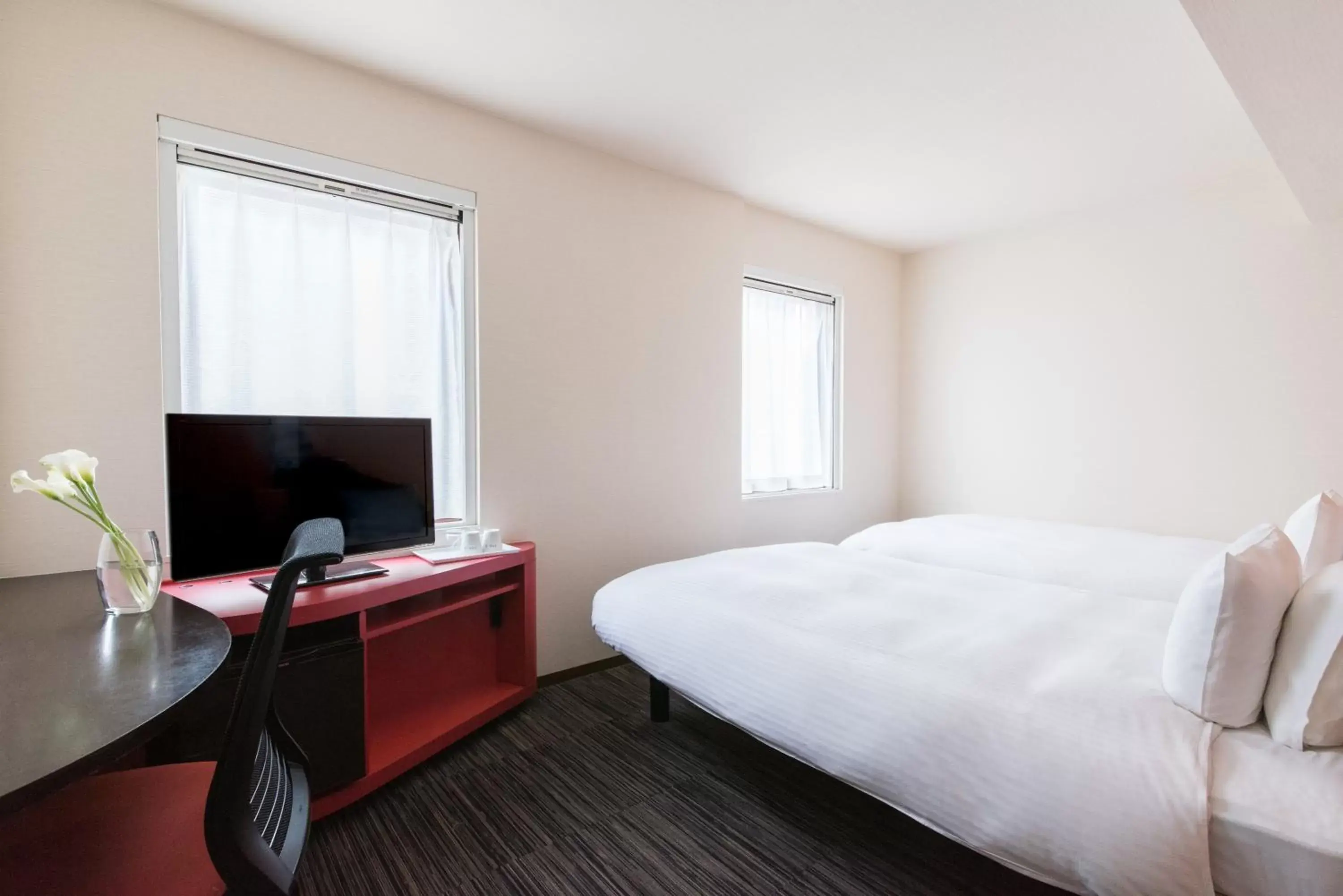 Photo of the whole room, Bed in the b kobe