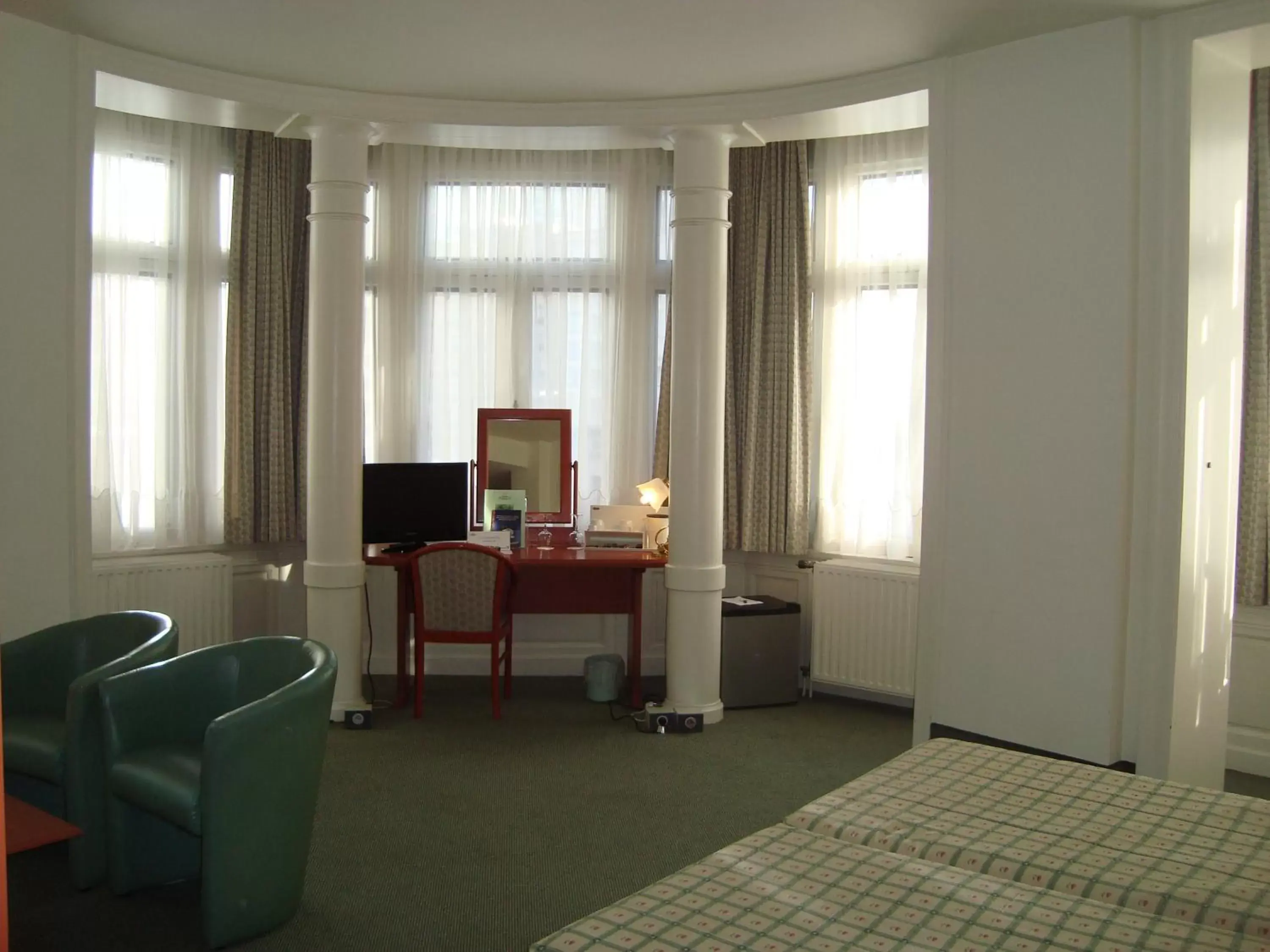 Bedroom, Seating Area in Hotel Le Dome