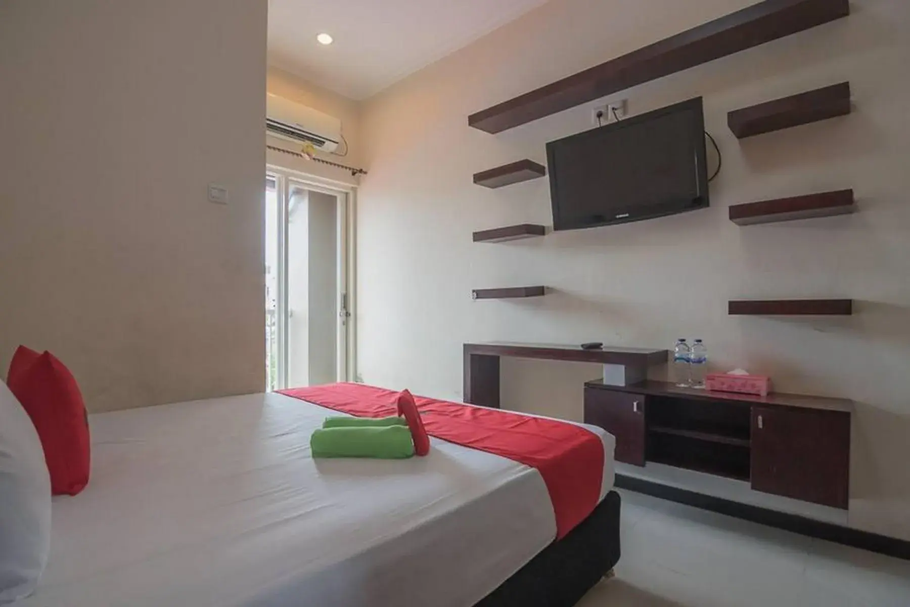 Bedroom, Bed in RedDoorz near E Walk Mall Balikpapan