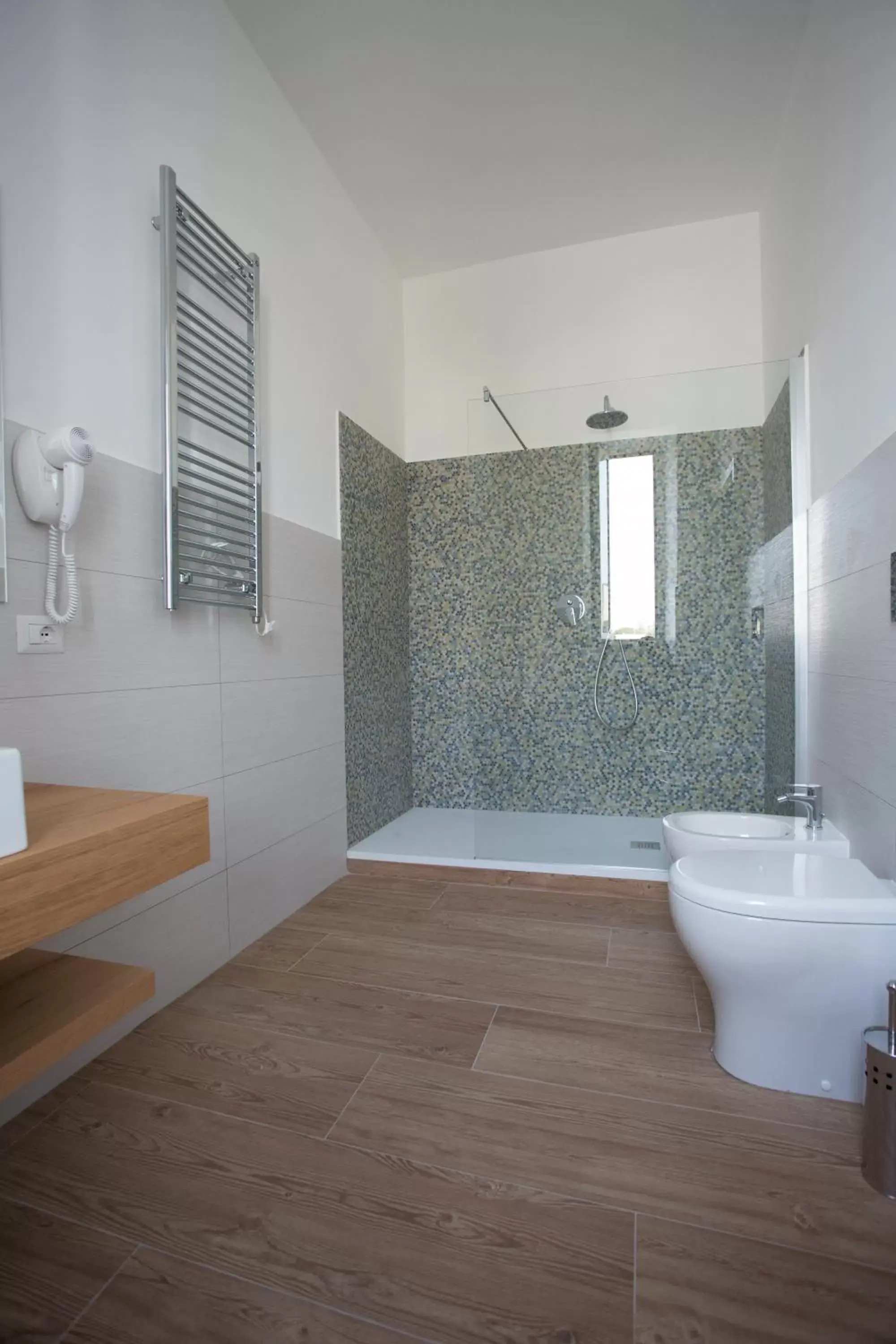 Shower, Bathroom in Guesthouse Porto di Roma