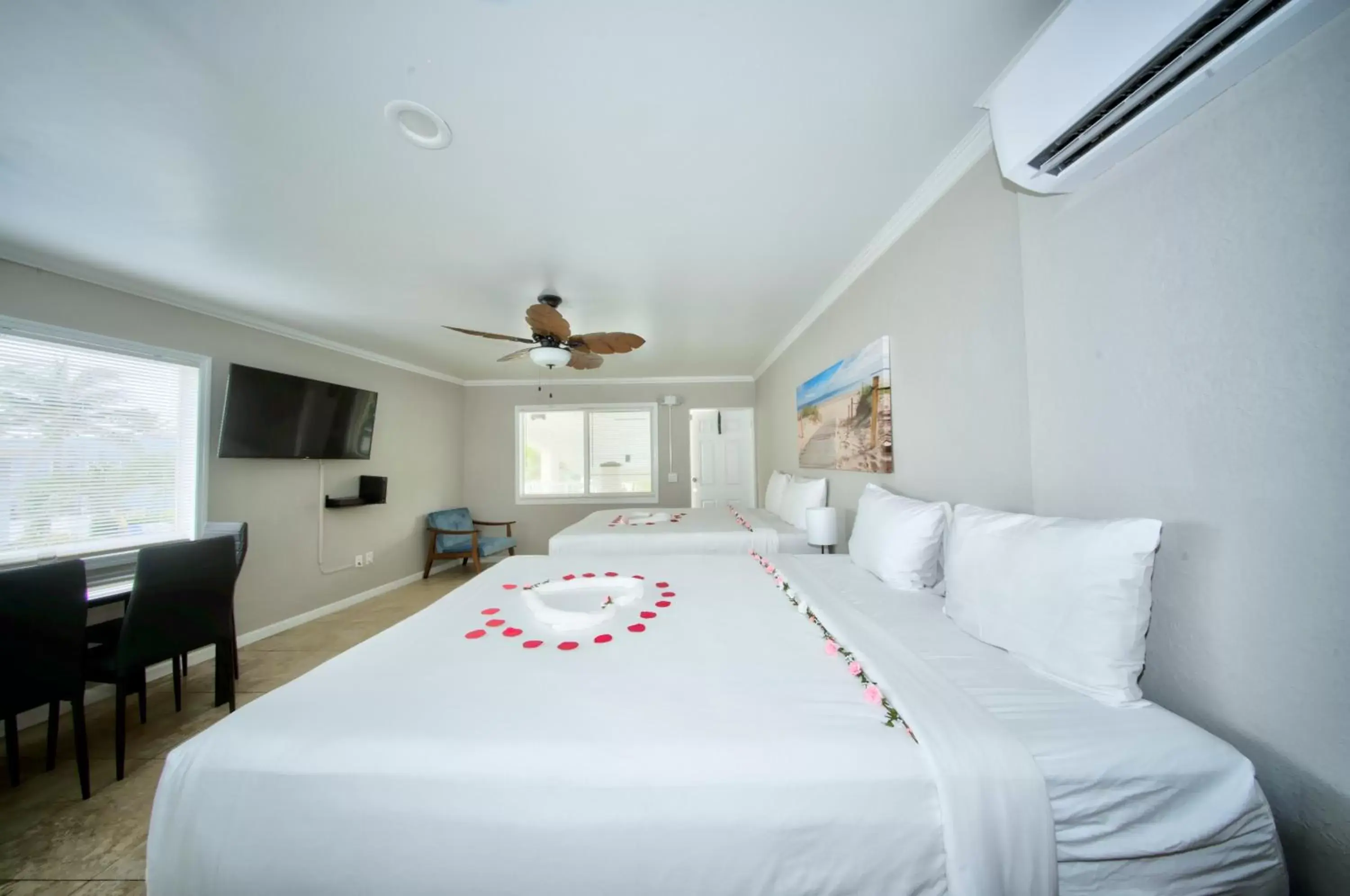 Bed in Surf & Sand Hotel
