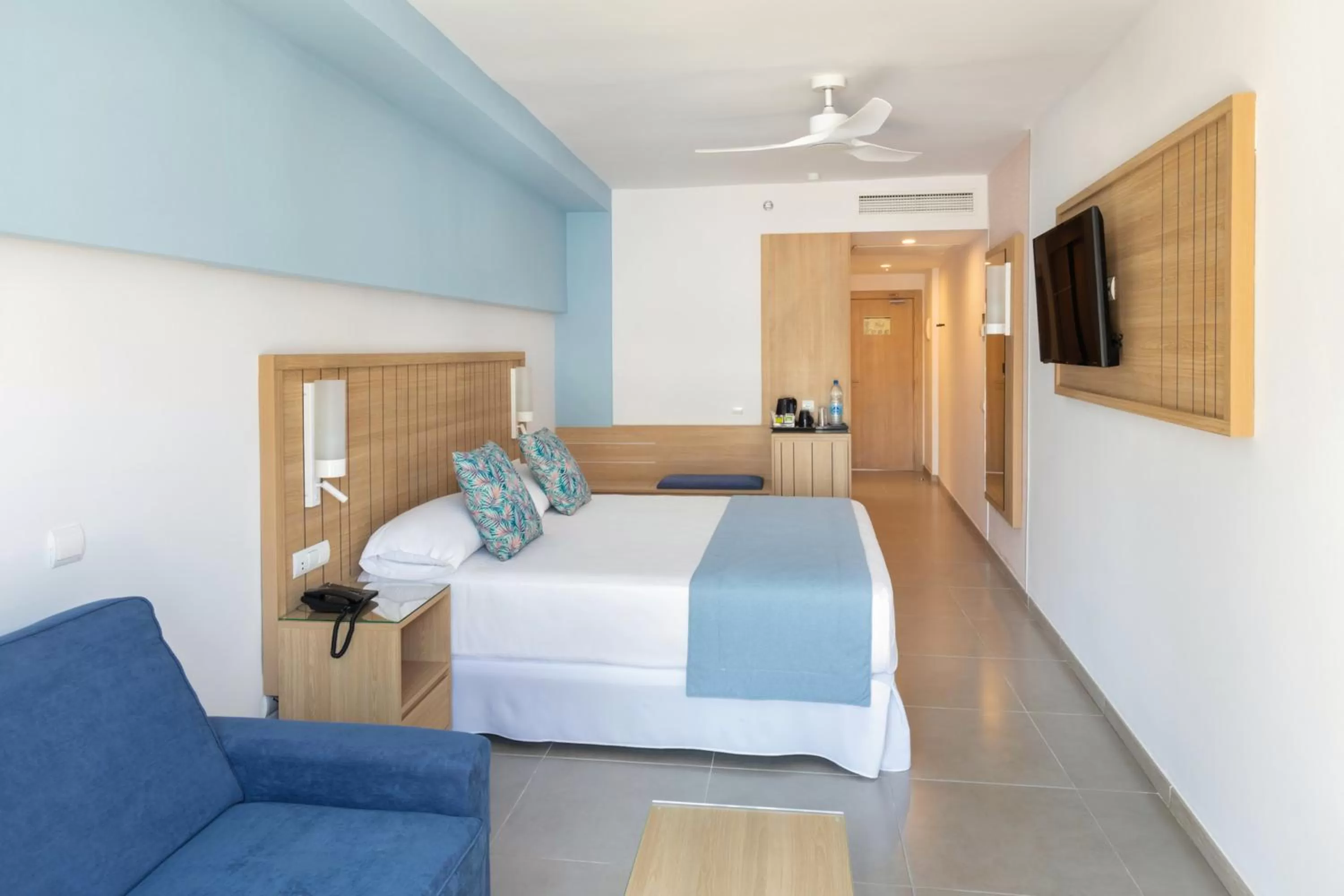 Photo of the whole room, Bed in Hotel Riu Palace Palmeras - All Inclusive