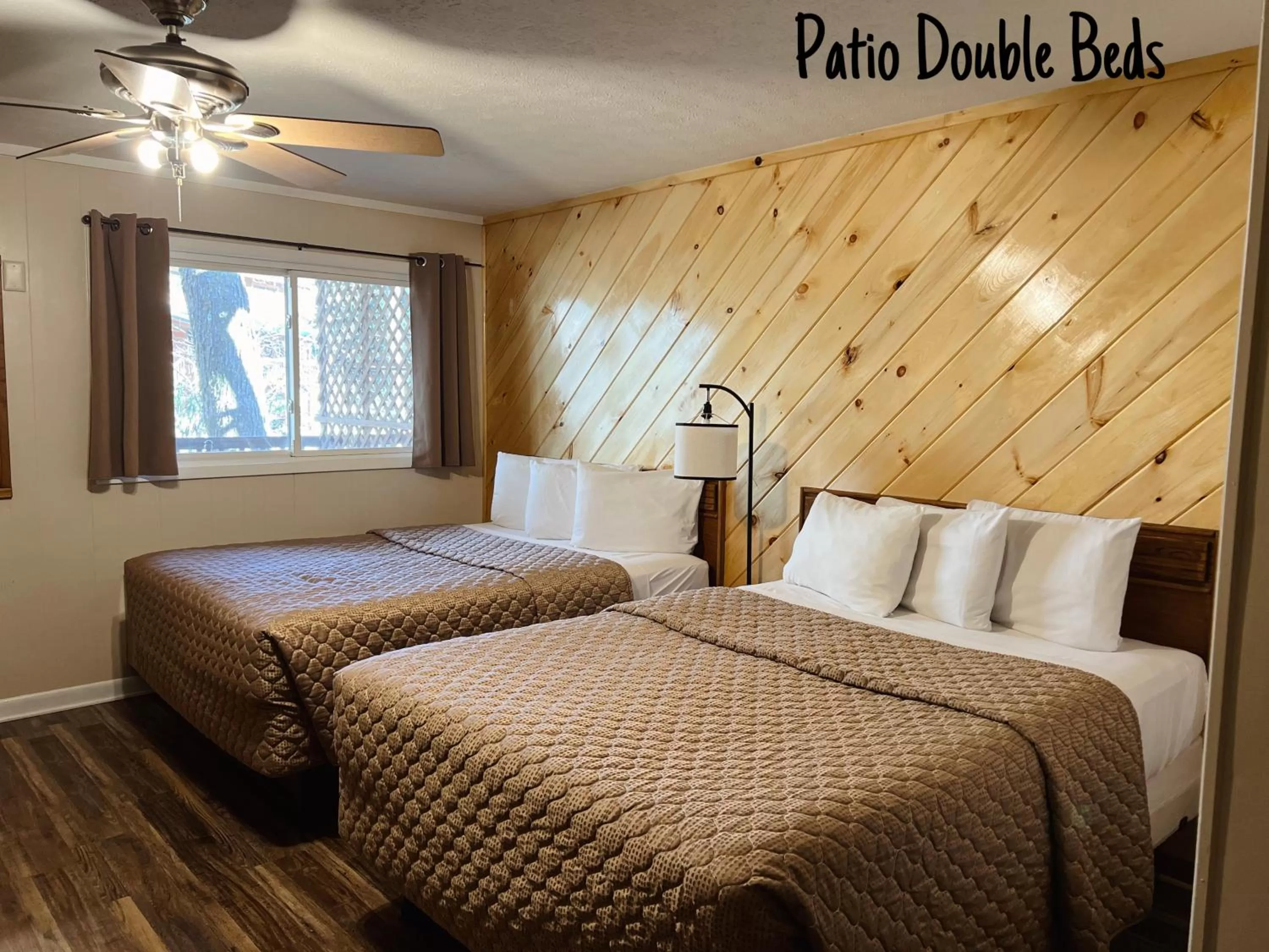 Bed in Stony Creek Motel