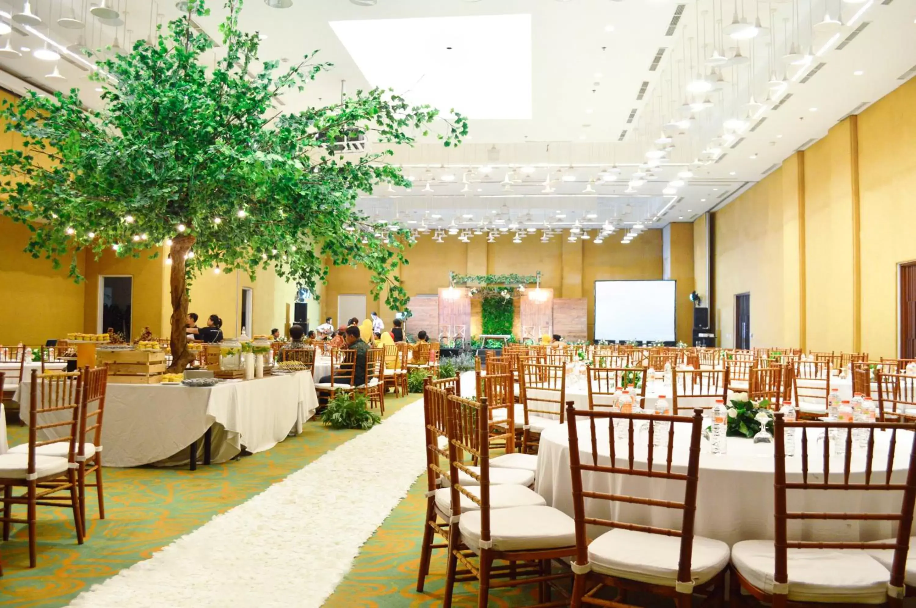 Business facilities, Restaurant/Places to Eat in HARRIS Hotel and Conventions Denpasar Bali