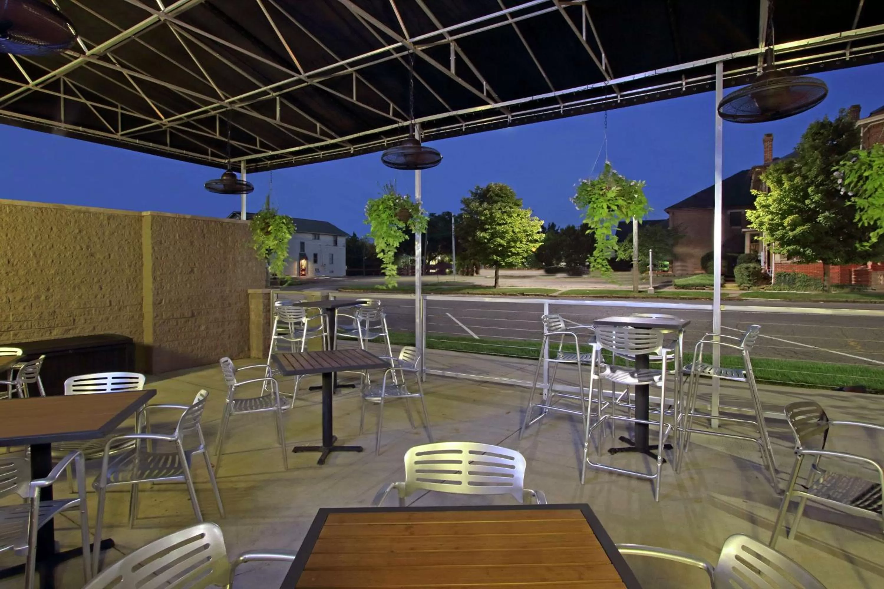 Restaurant/places to eat in Doubletree by Hilton Newark