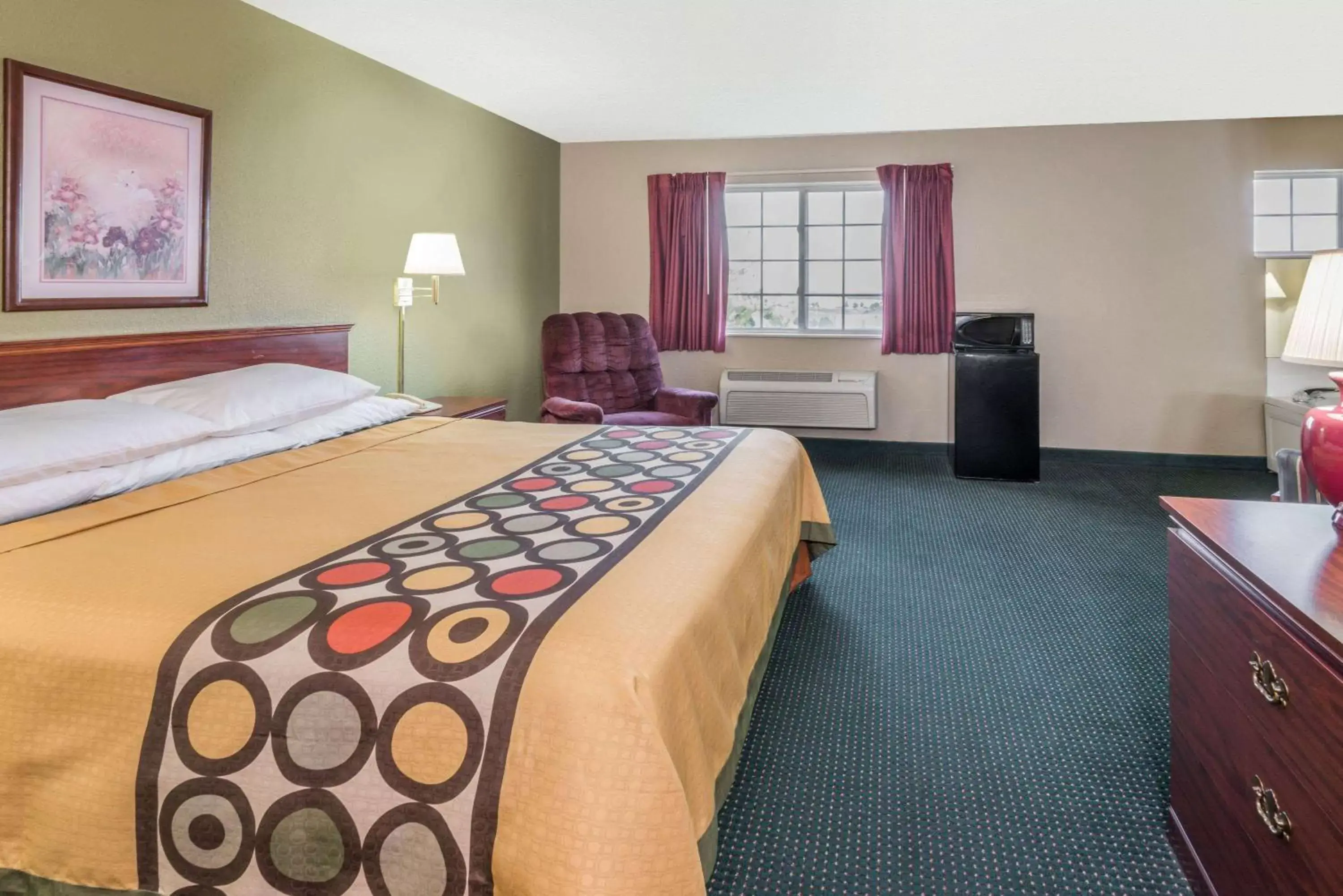 Bed in Super 8 by Wyndham Platte City Kansas City Area