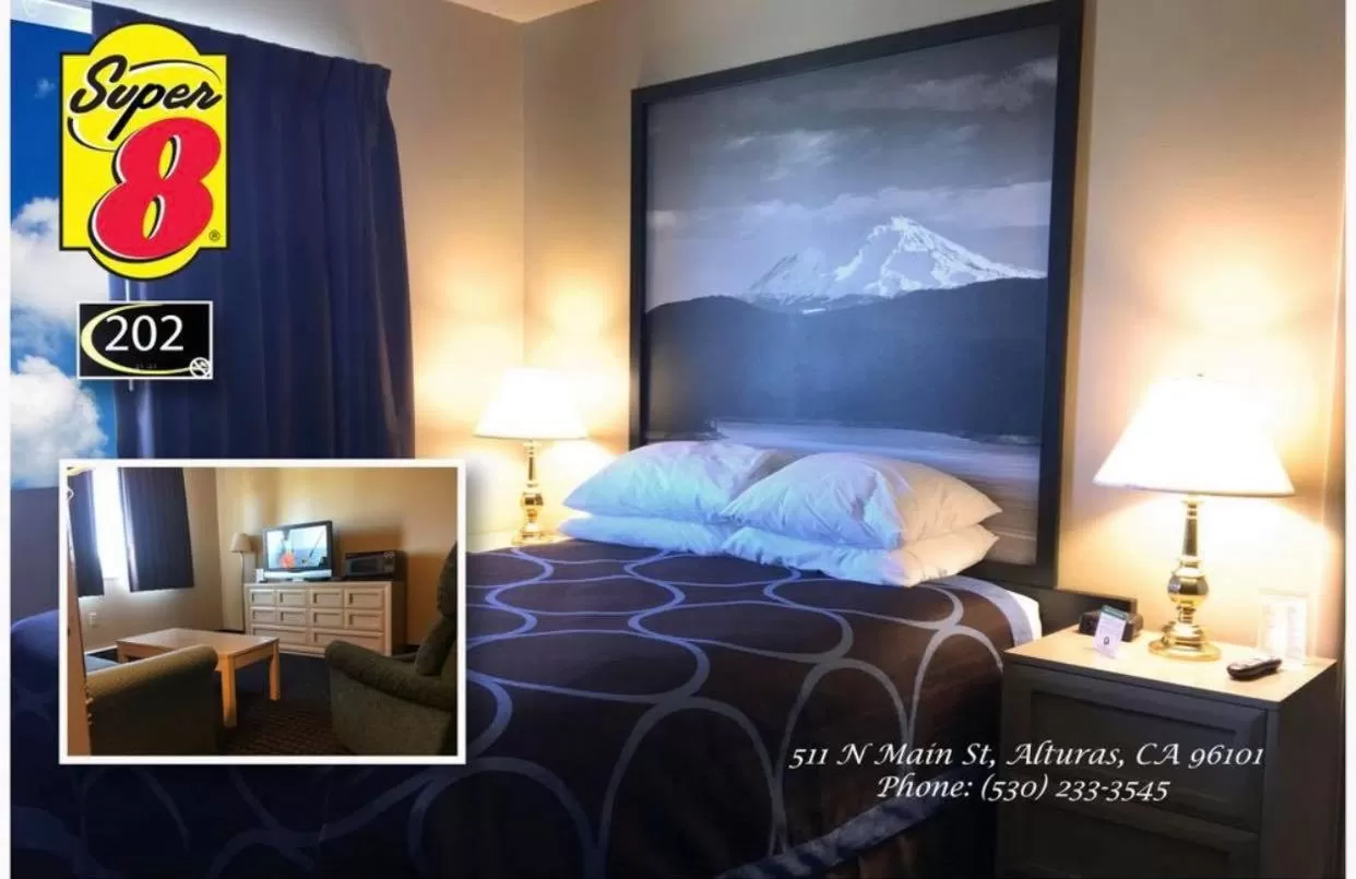 Bed in Super 8 by Wyndham Alturas