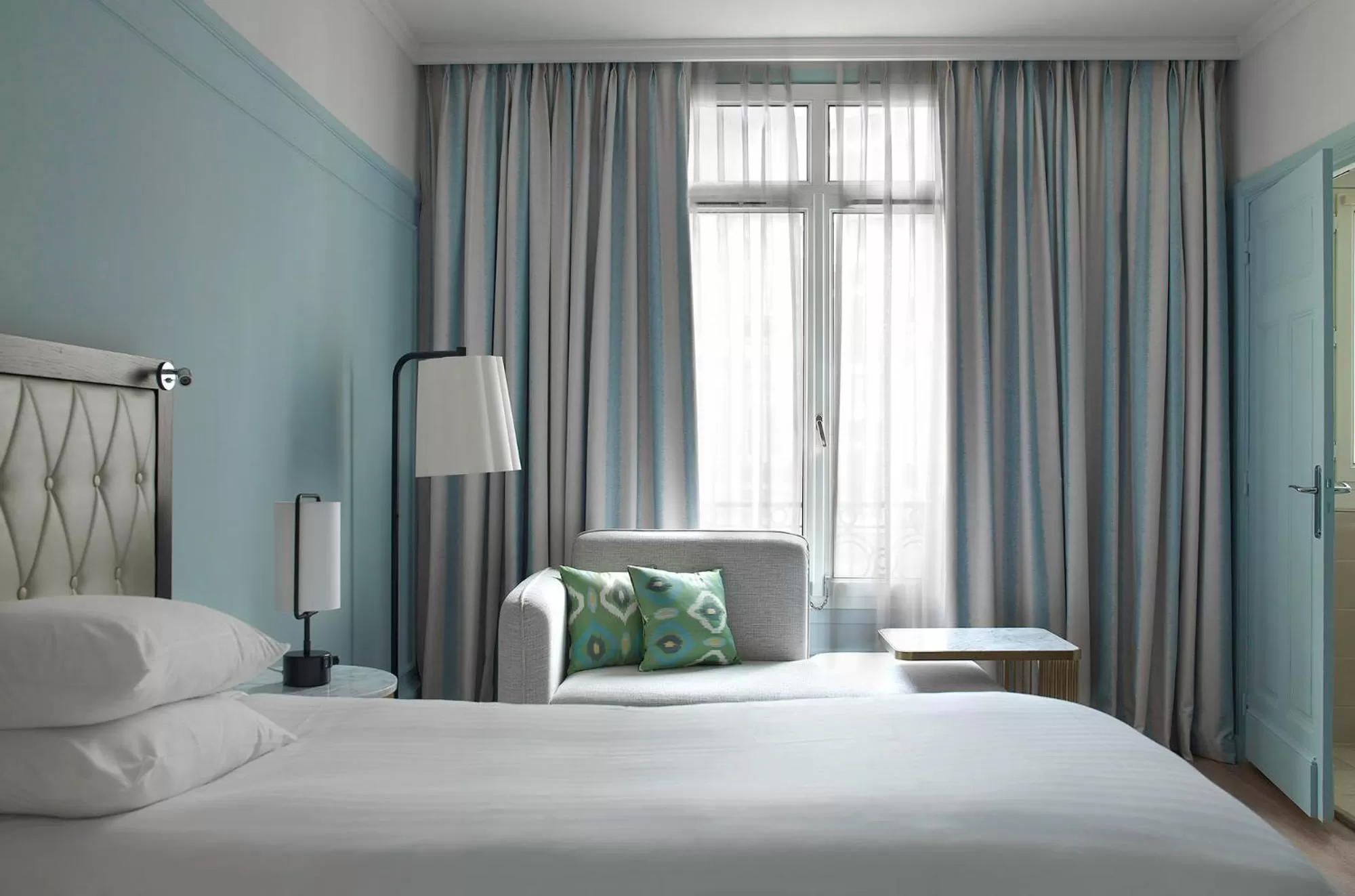 View (from property/room), Bed in Paris Marriott Opera Ambassador Hotel