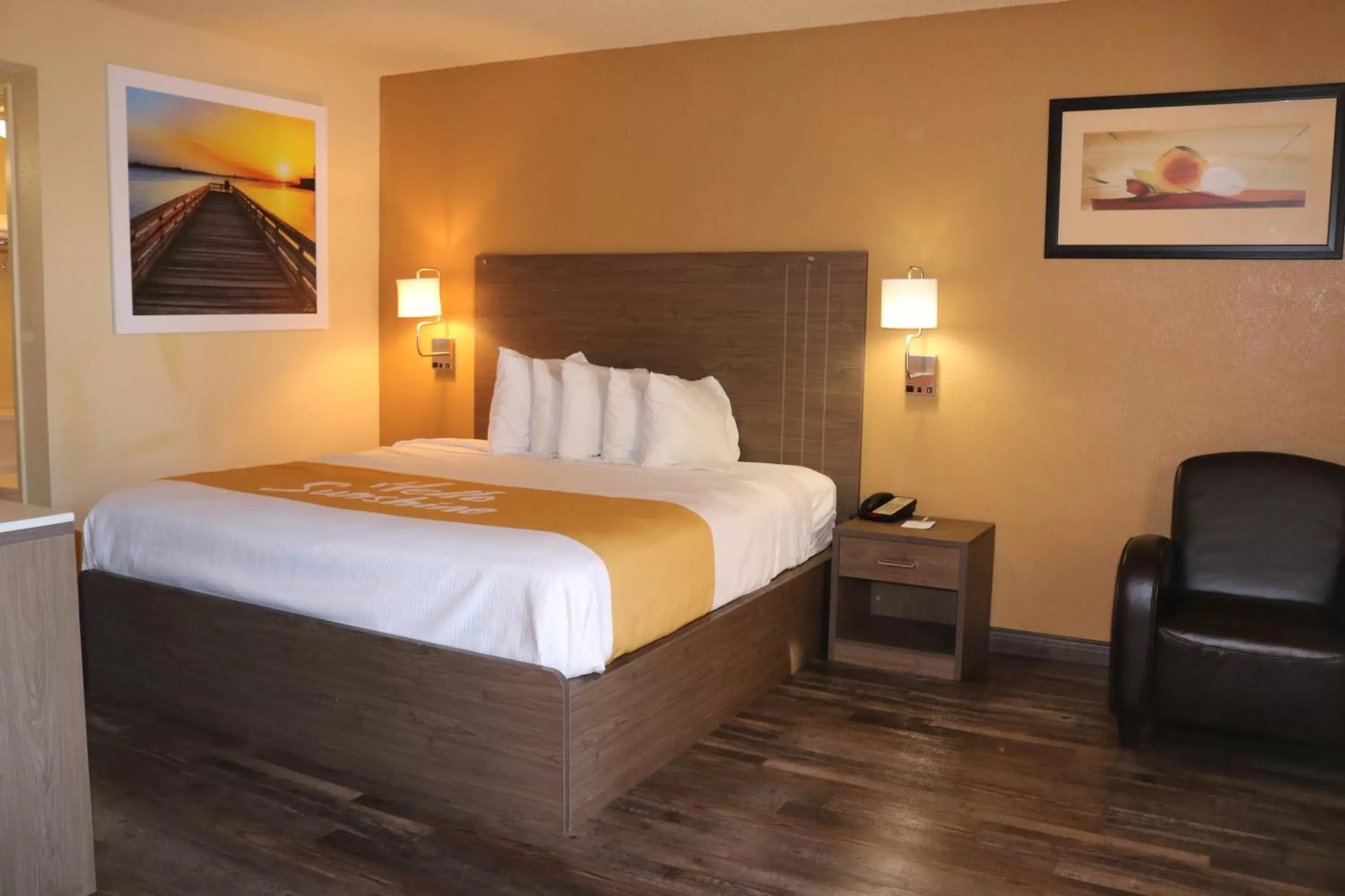 Photo of the whole room, Bed in Days Inn by Wyndham Fresno South