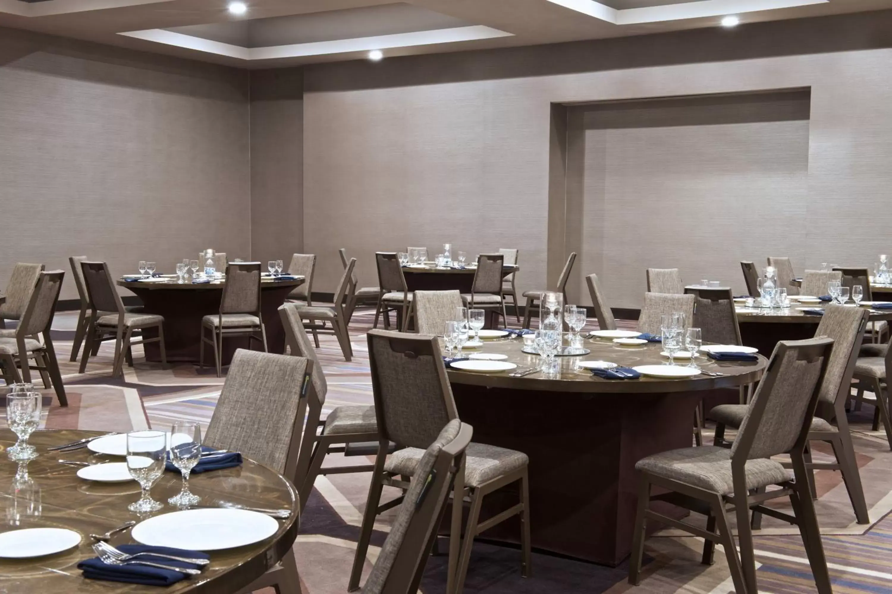 Meeting/conference room, Restaurant/Places to Eat in Sheraton Bucks County Langhorne