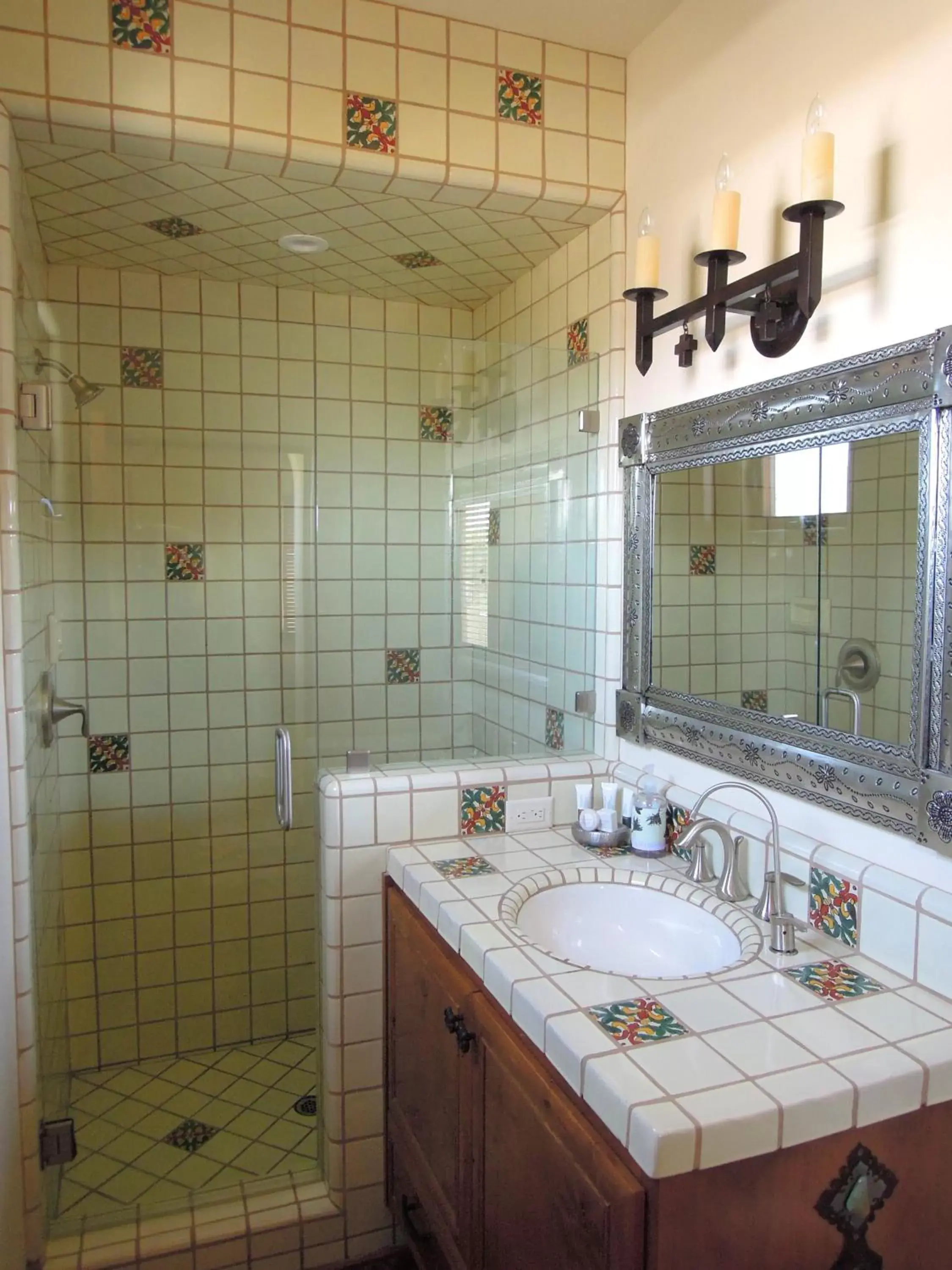 Shower, Bathroom in Croad Vineyards - The Inn