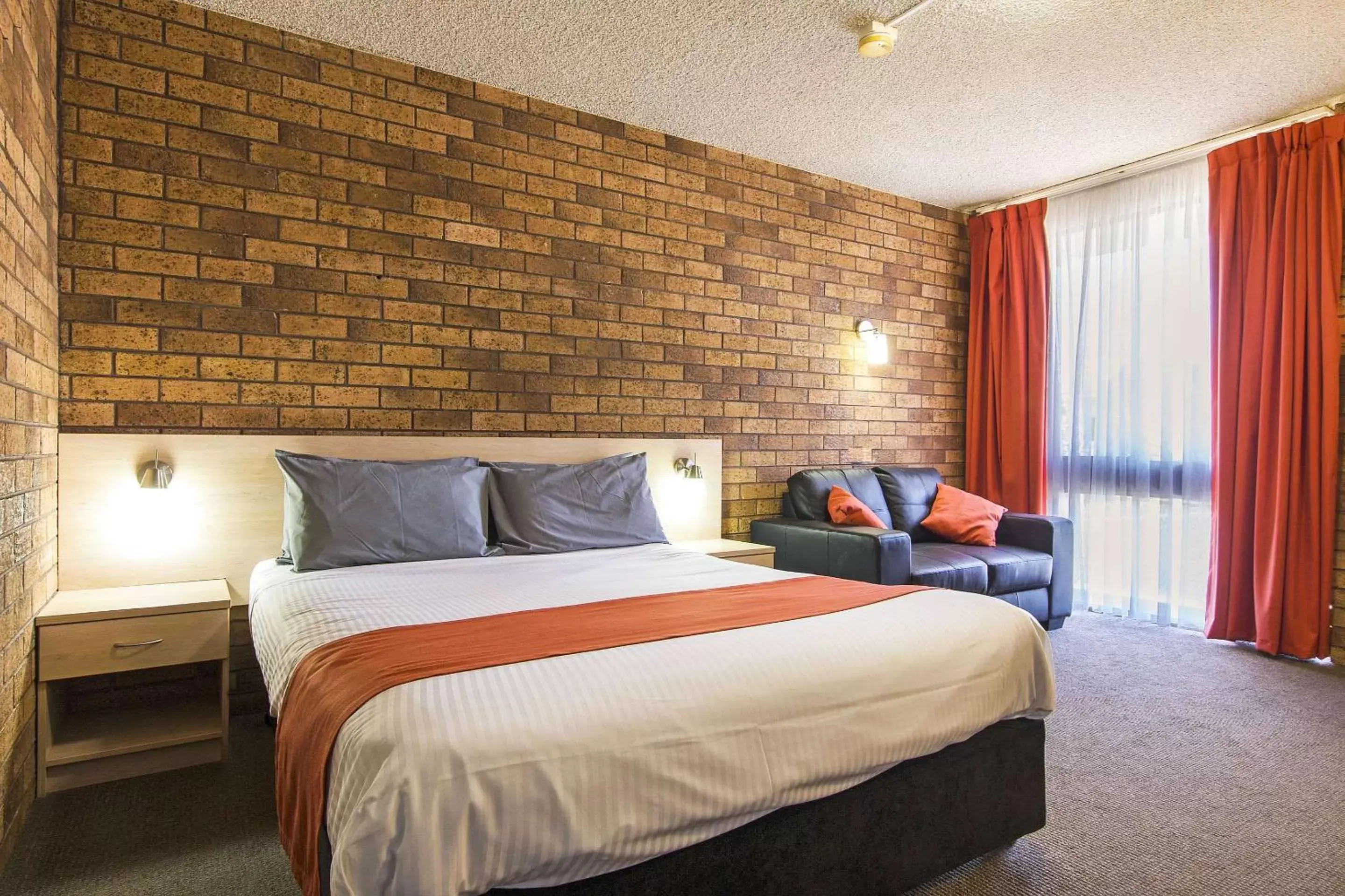 Photo of the whole room, Bed in Comfort Inn Dubbo City