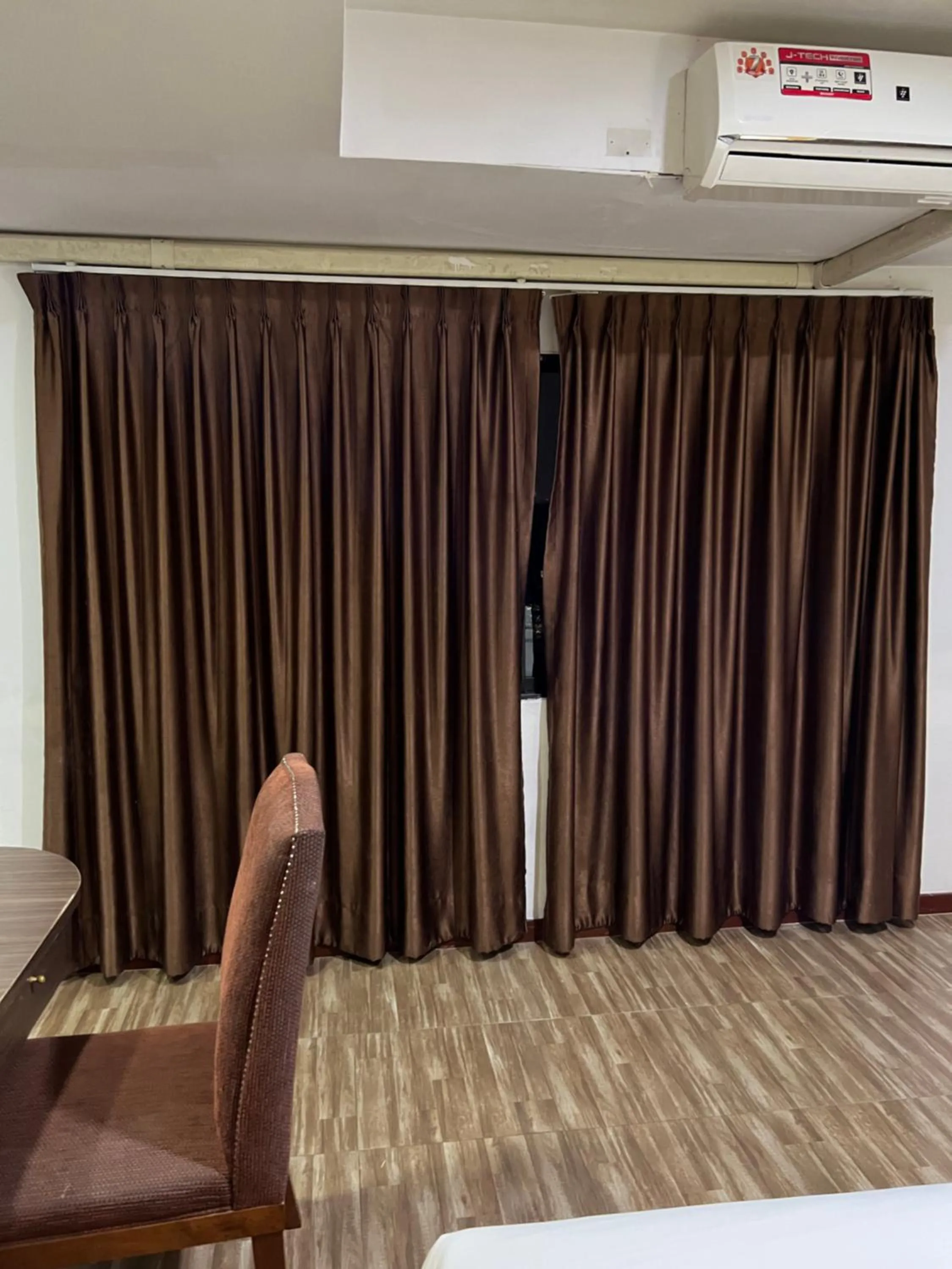 Bedroom, Bed in Mall Suites Hotel