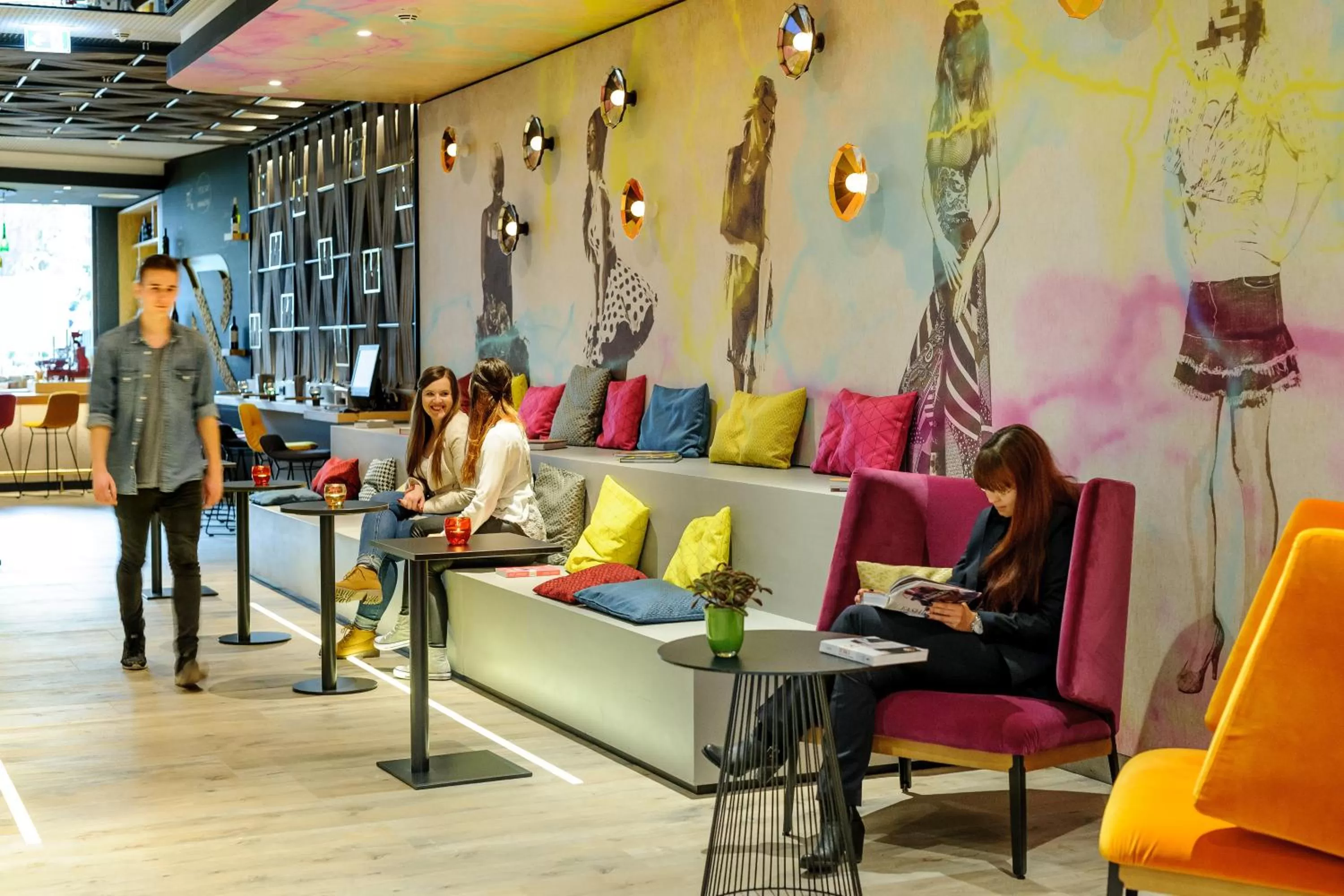 Lounge or bar in MERCURE Hotel Berlin Wittenbergplatz