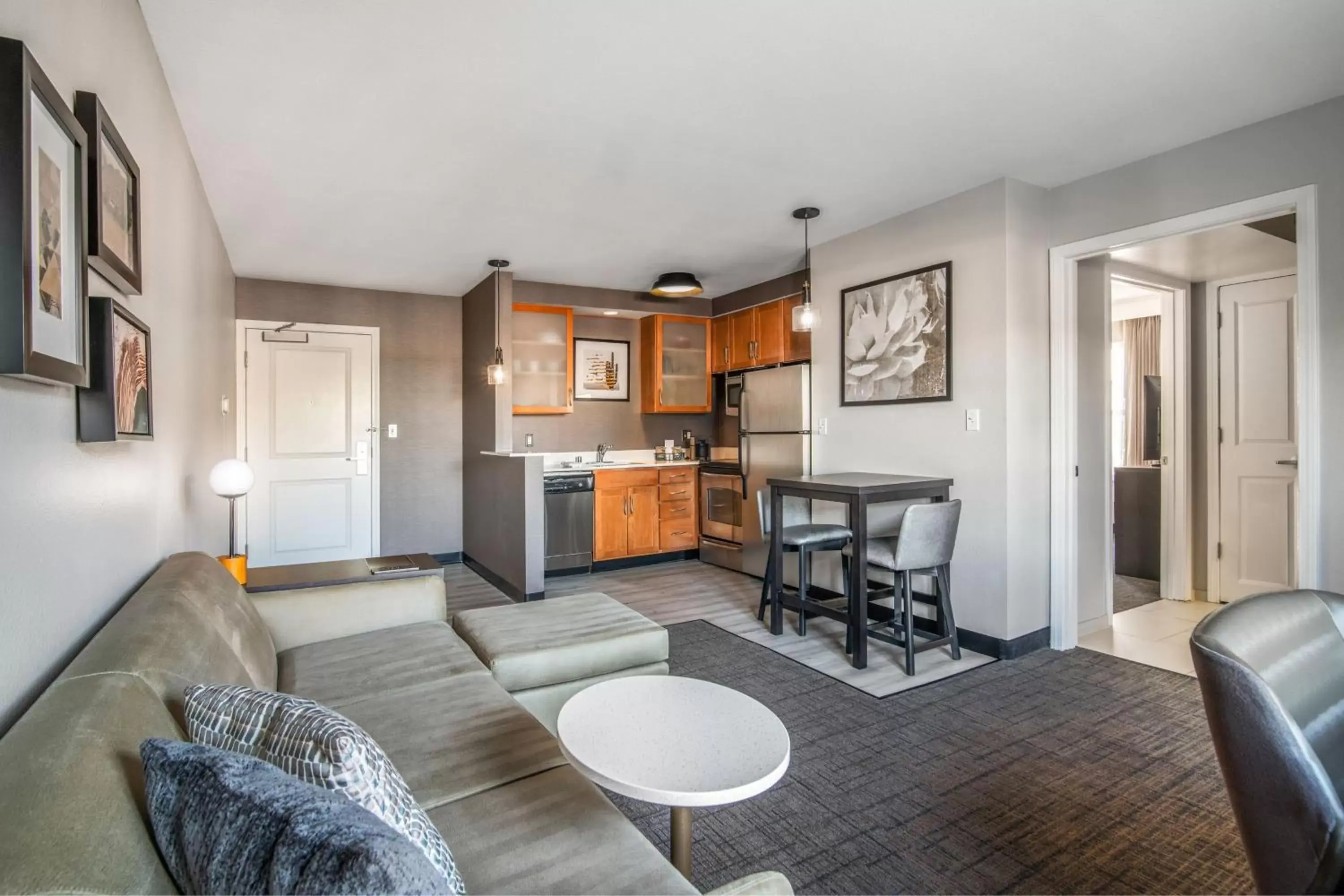 Bedroom, Seating Area in Residence Inn Phoenix Glendale Sports & Entertainment District