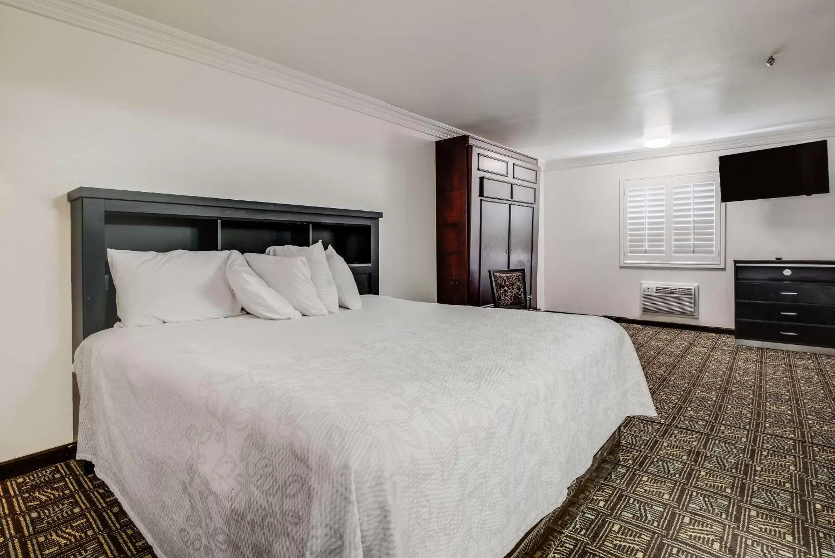 Bedroom, Bed in Rodeway Inn Old Town Temecula Bedroom, Bed in Rodeway Inn Old Town Temecula