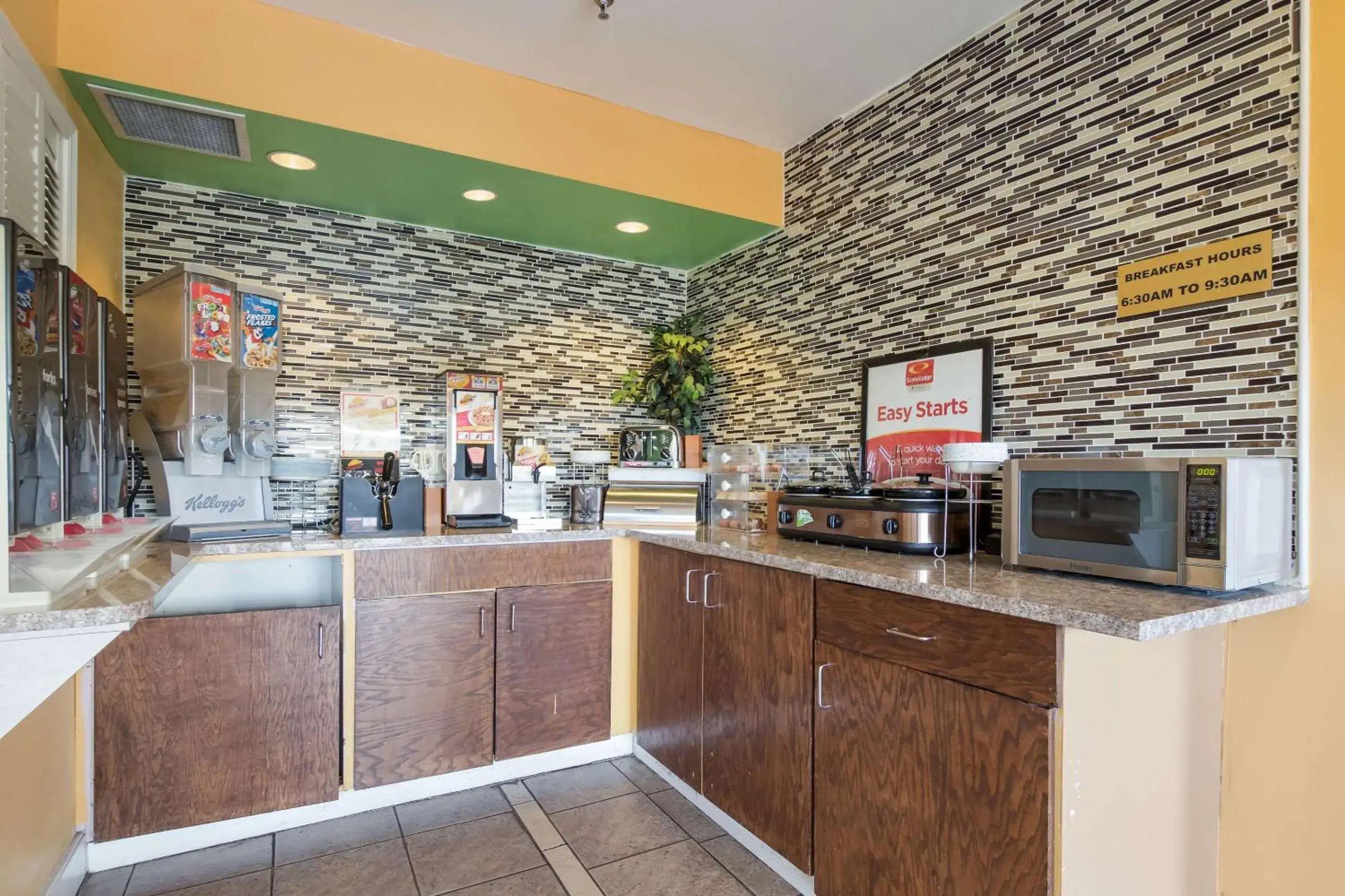 Restaurant/places to eat in Econo Lodge Inn & Suites I-65