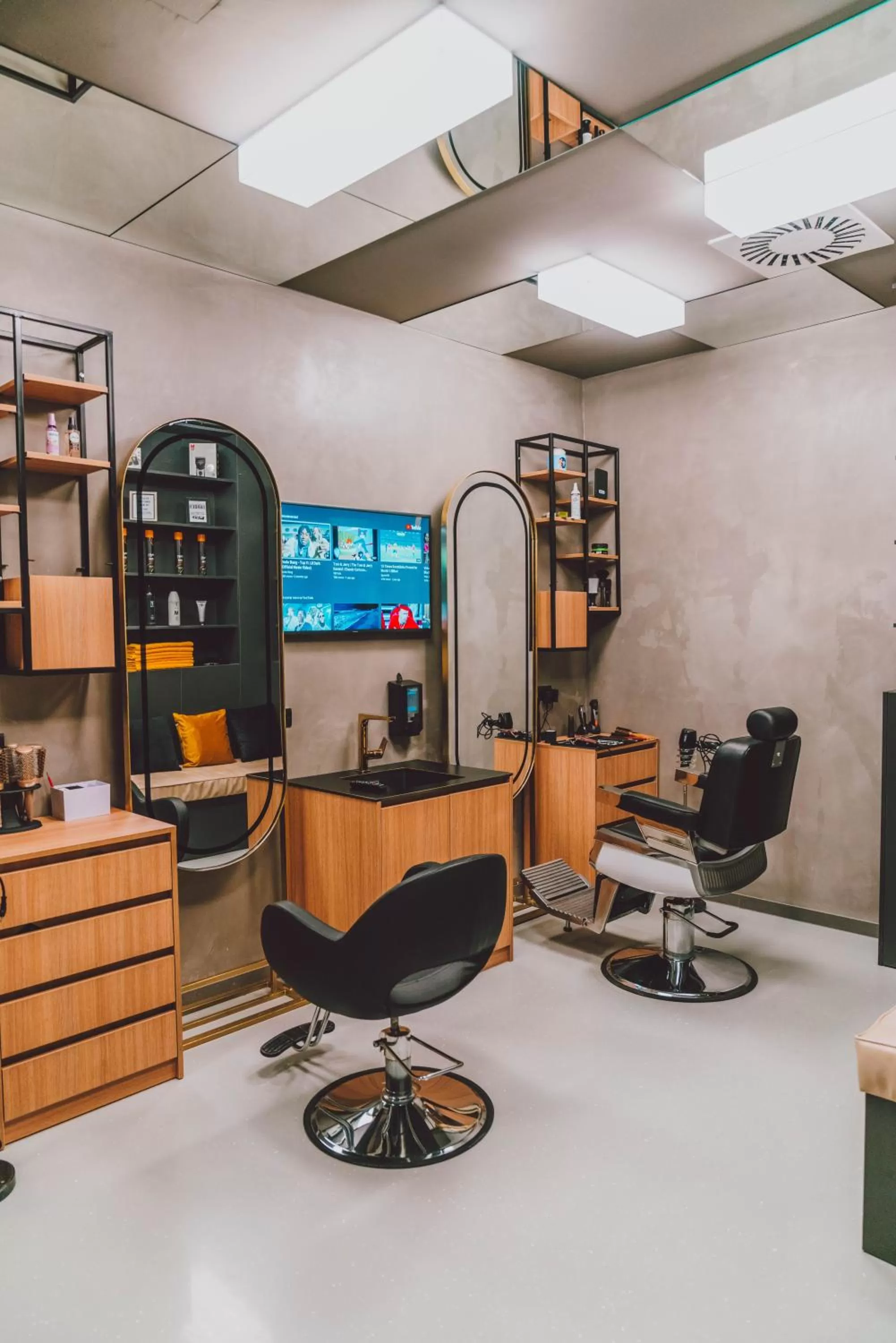 Area and facilities in Emerald Hotel