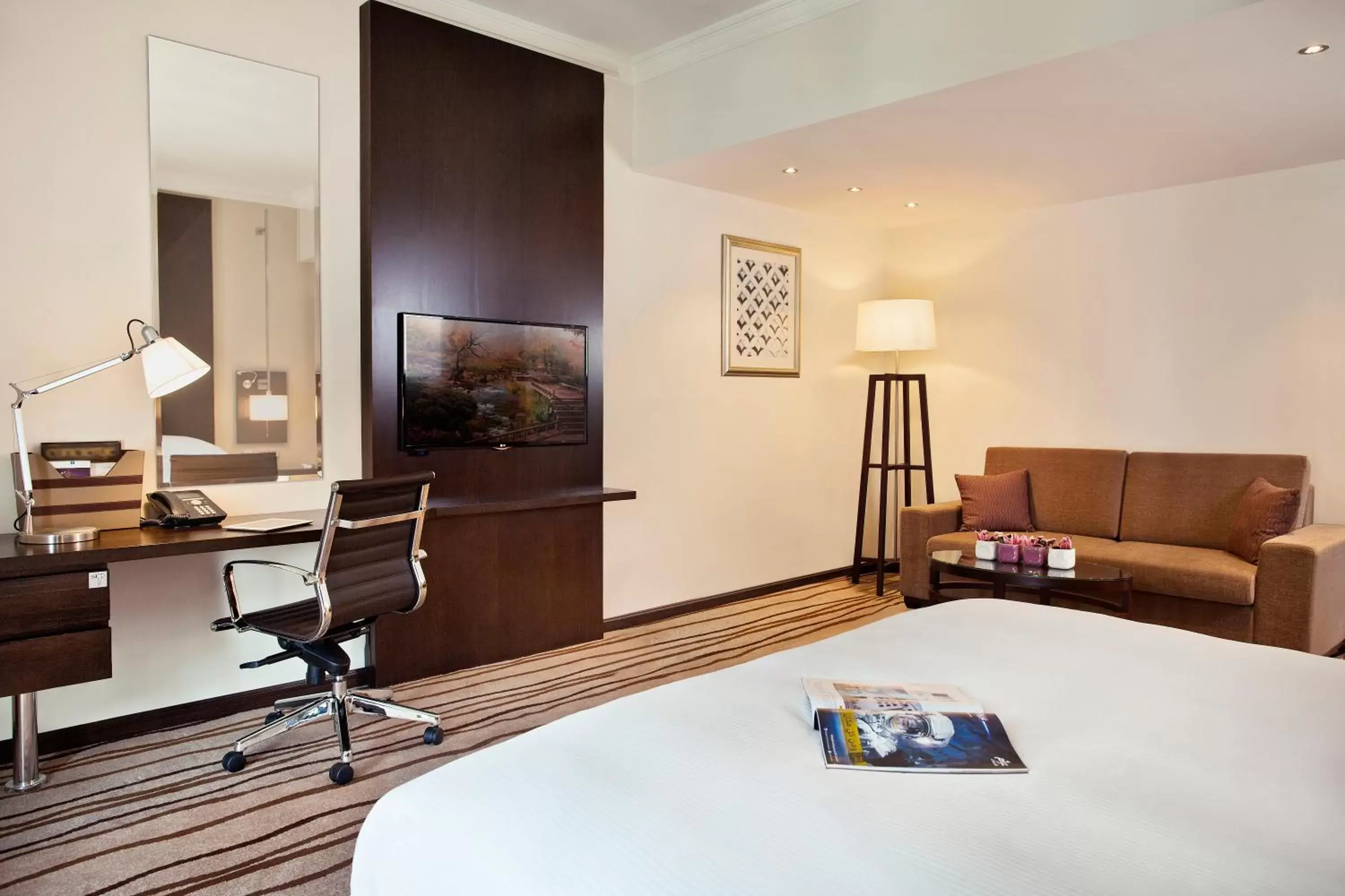 Spacious Room – King Bed in Media Rotana Dubai