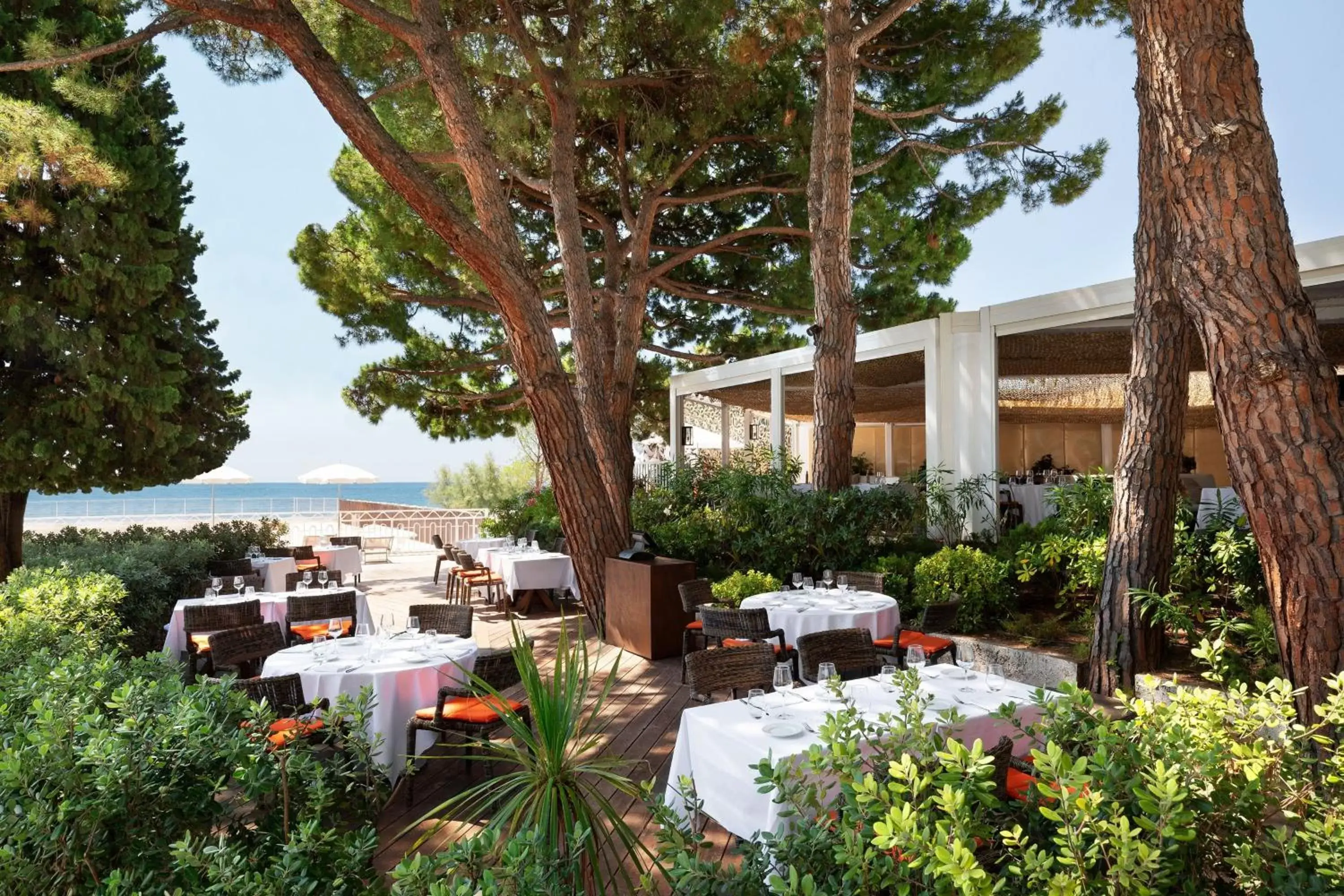Restaurant/Places to Eat in Le Méridien Beach Plaza