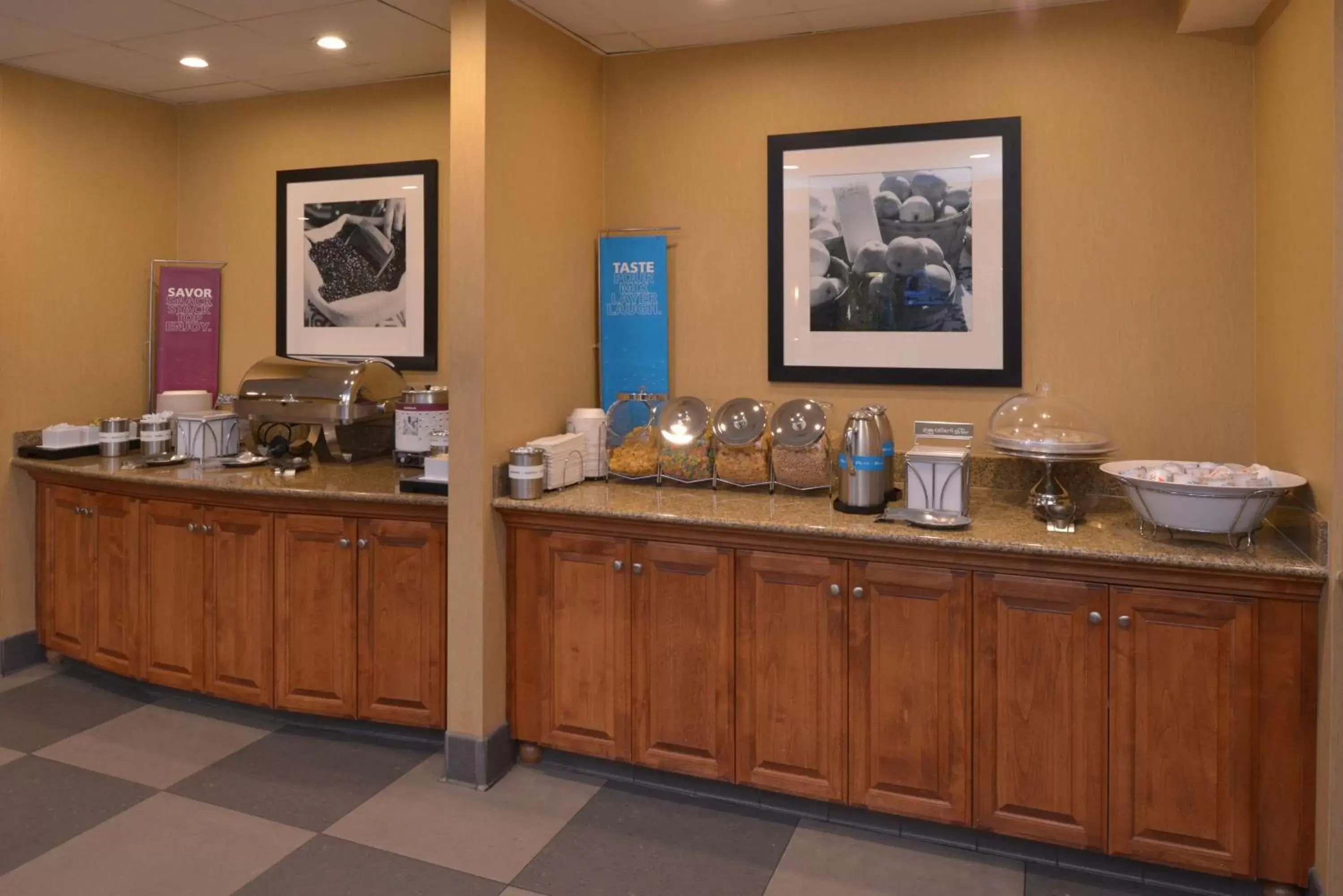 Dining area, Restaurant/Places to Eat in Hampton Inn and Suites Bakersfield North-Airport