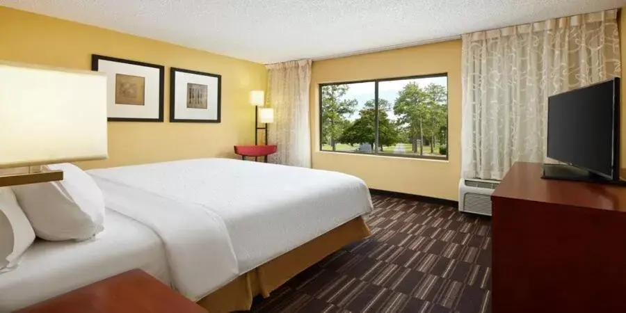 Bedroom, Bed in Holiday Inn Express Tifton by IHG Bedroom, Bed in Holiday Inn Express Tifton by IHG