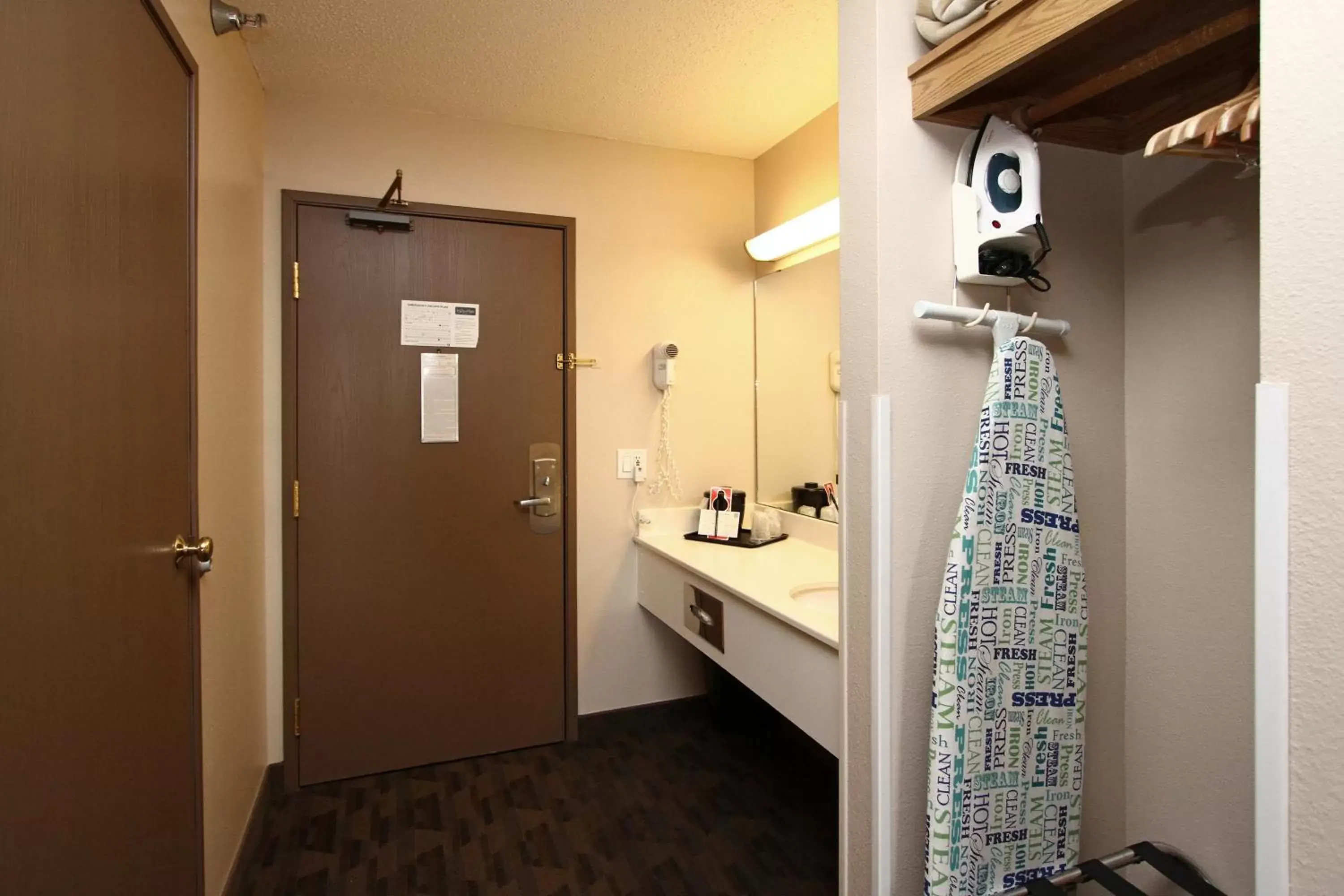 Bedroom, Bathroom in New Victorian Inn & Suites Lincoln