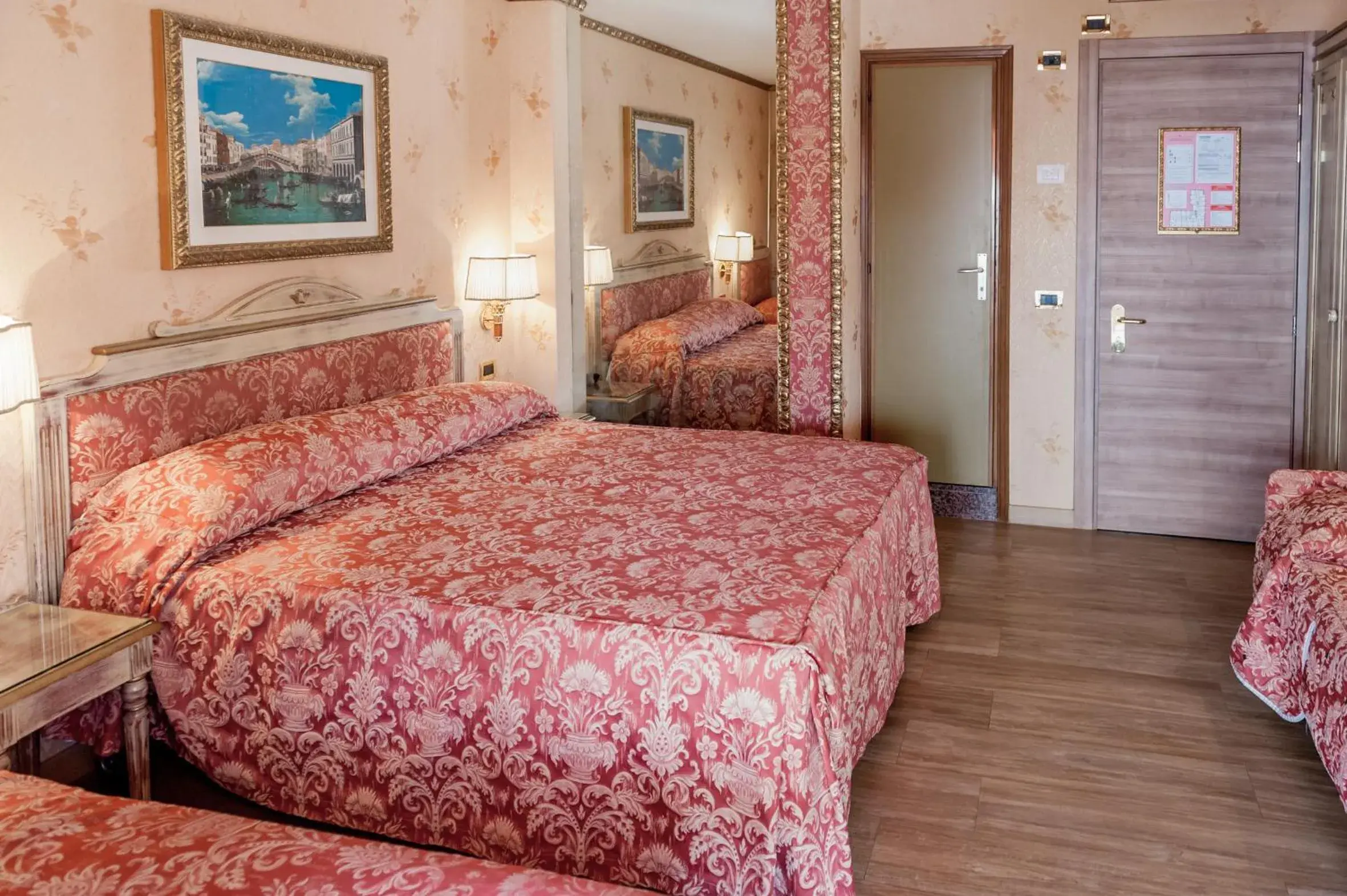 Photo of the whole room, Bed in Hotel Venezia