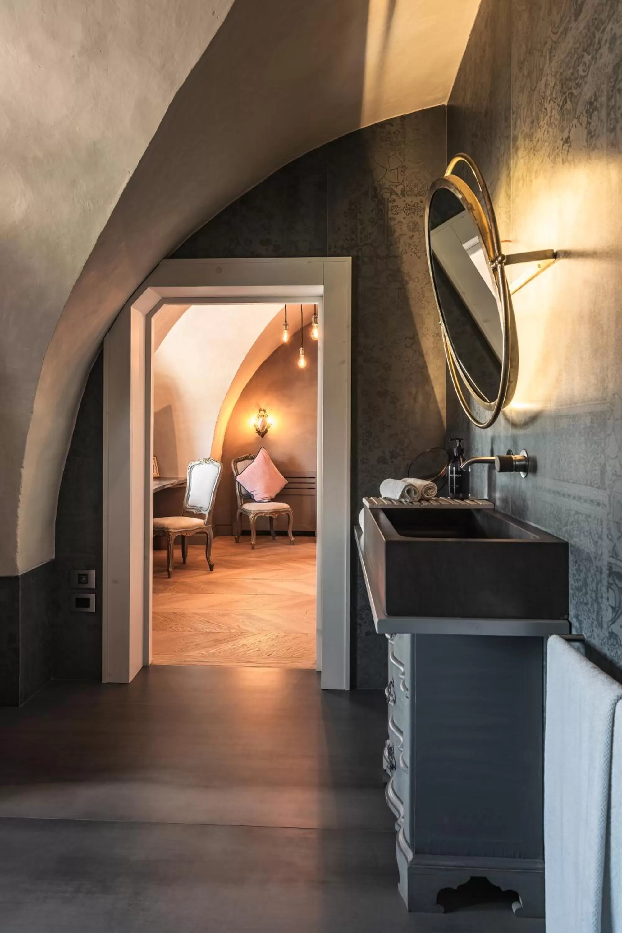 Bathroom, Bed in Paragon 700 Boutique Hotel & SPA