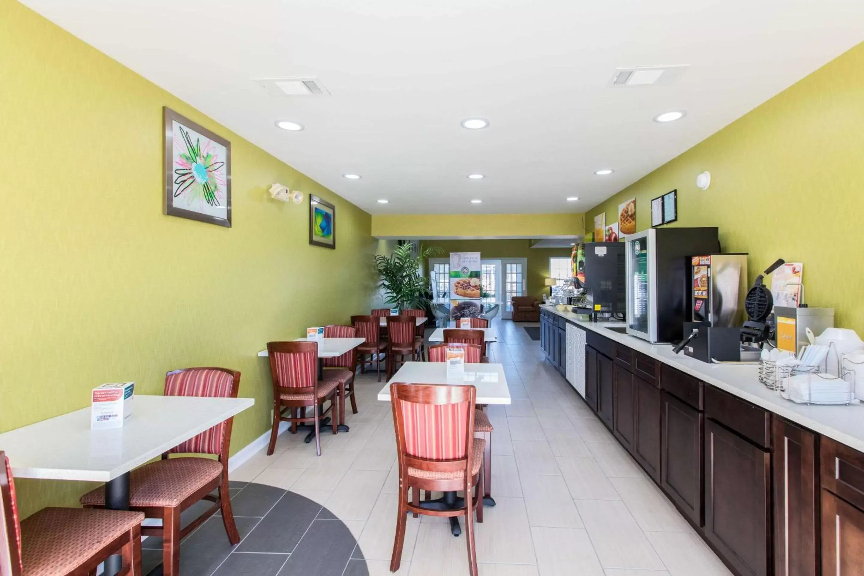 Restaurant/Places to Eat in Quality Inn Albertville US 431