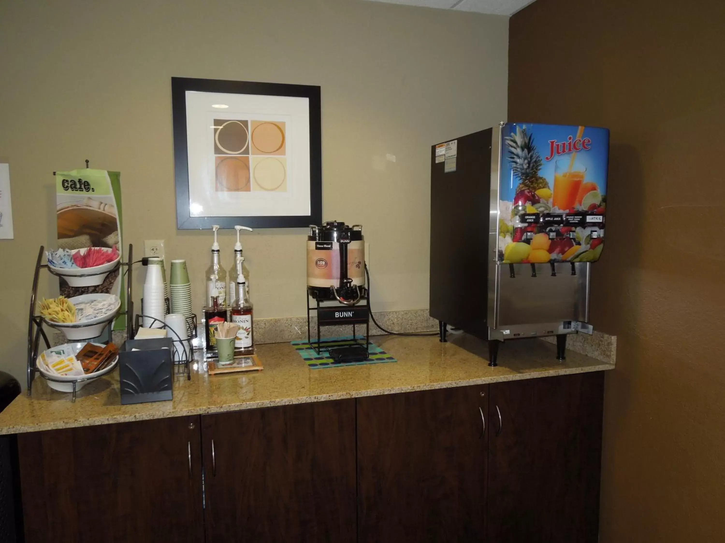 Dining area in Microtel Inn & Suites by Wyndham Harrisonburg