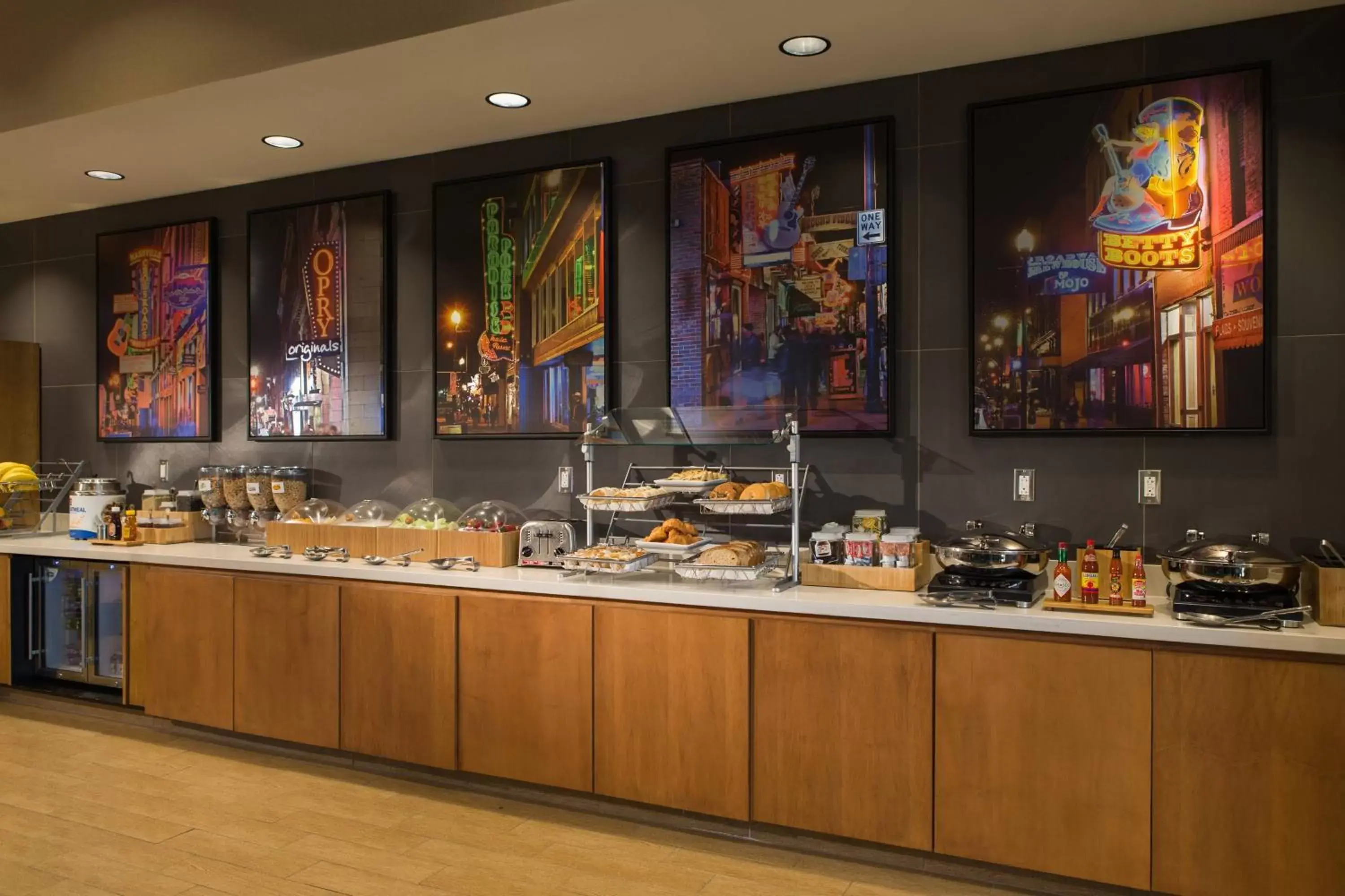 Breakfast, Restaurant/Places to Eat in SpringHill Suites by Marriott Nashville Vanderbilt/West End