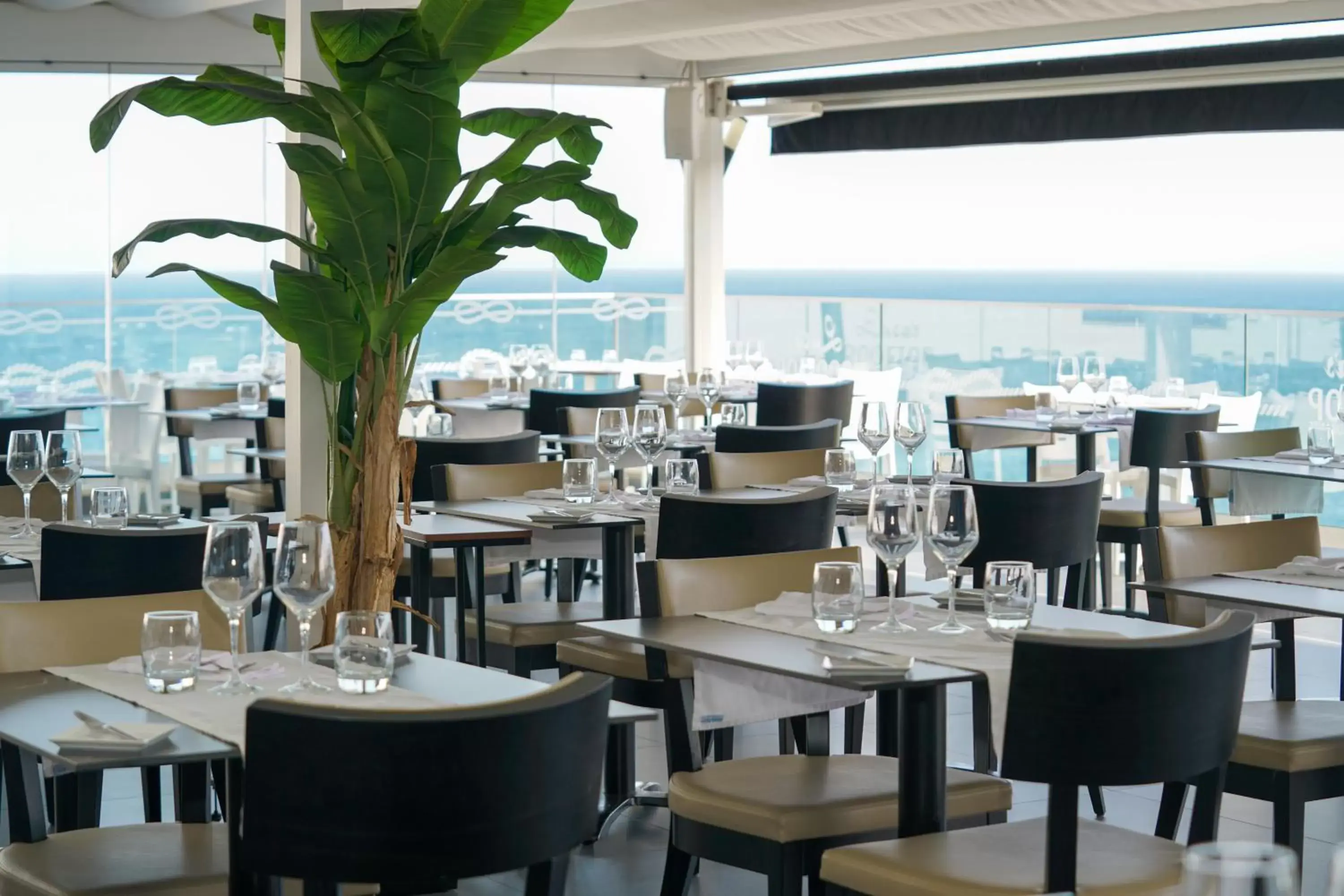 Restaurant/places to eat in Carvi Beach Hotel Restaurant/places to eat in Carvi Beach Hotel