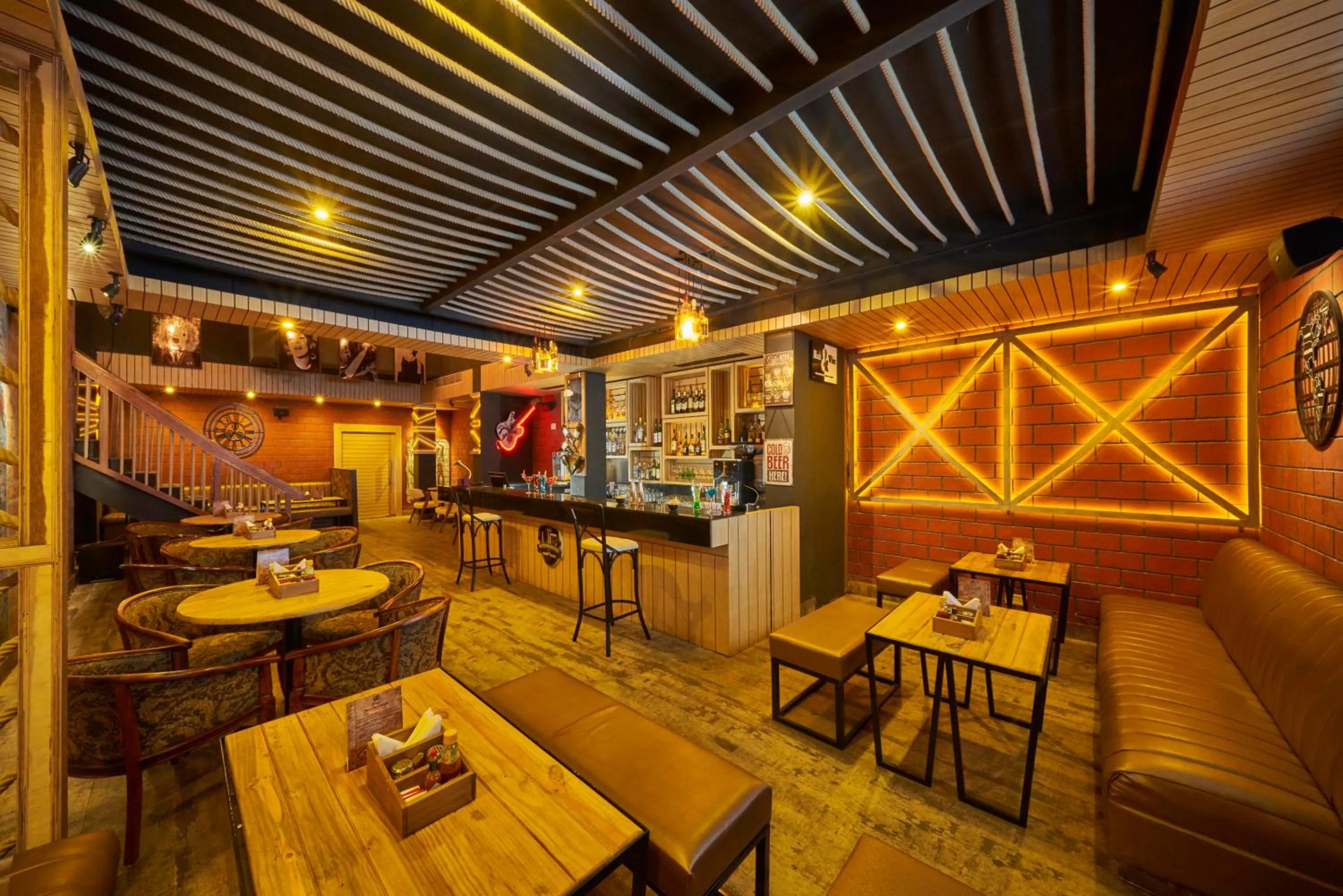 Restaurant/places to eat in Hotel Hindusthan International, Bhubaneswar